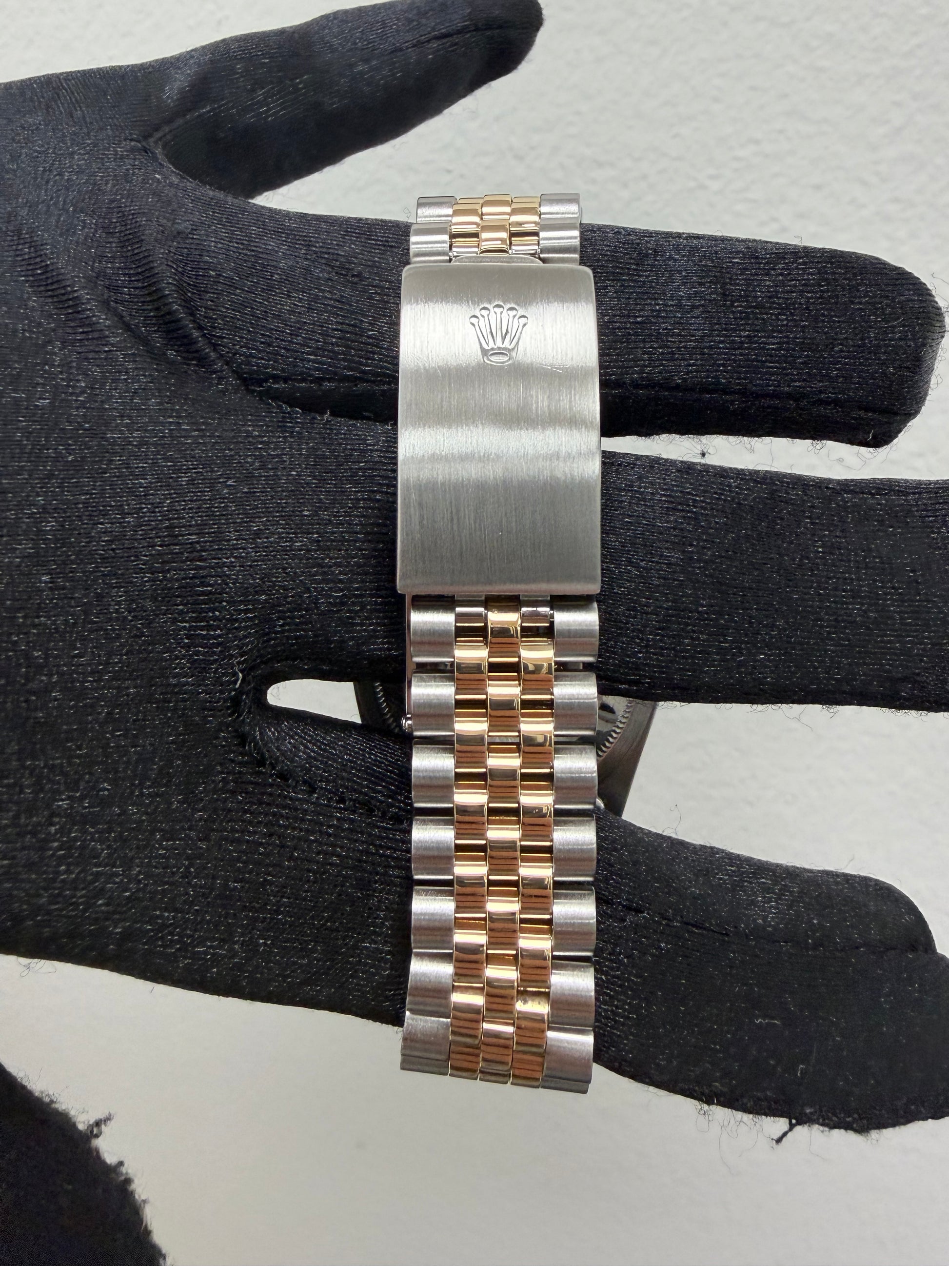 Rolex Datejust 36 Champagne Roman Dial on Jubilee Ref. 16233 1996 — view 2