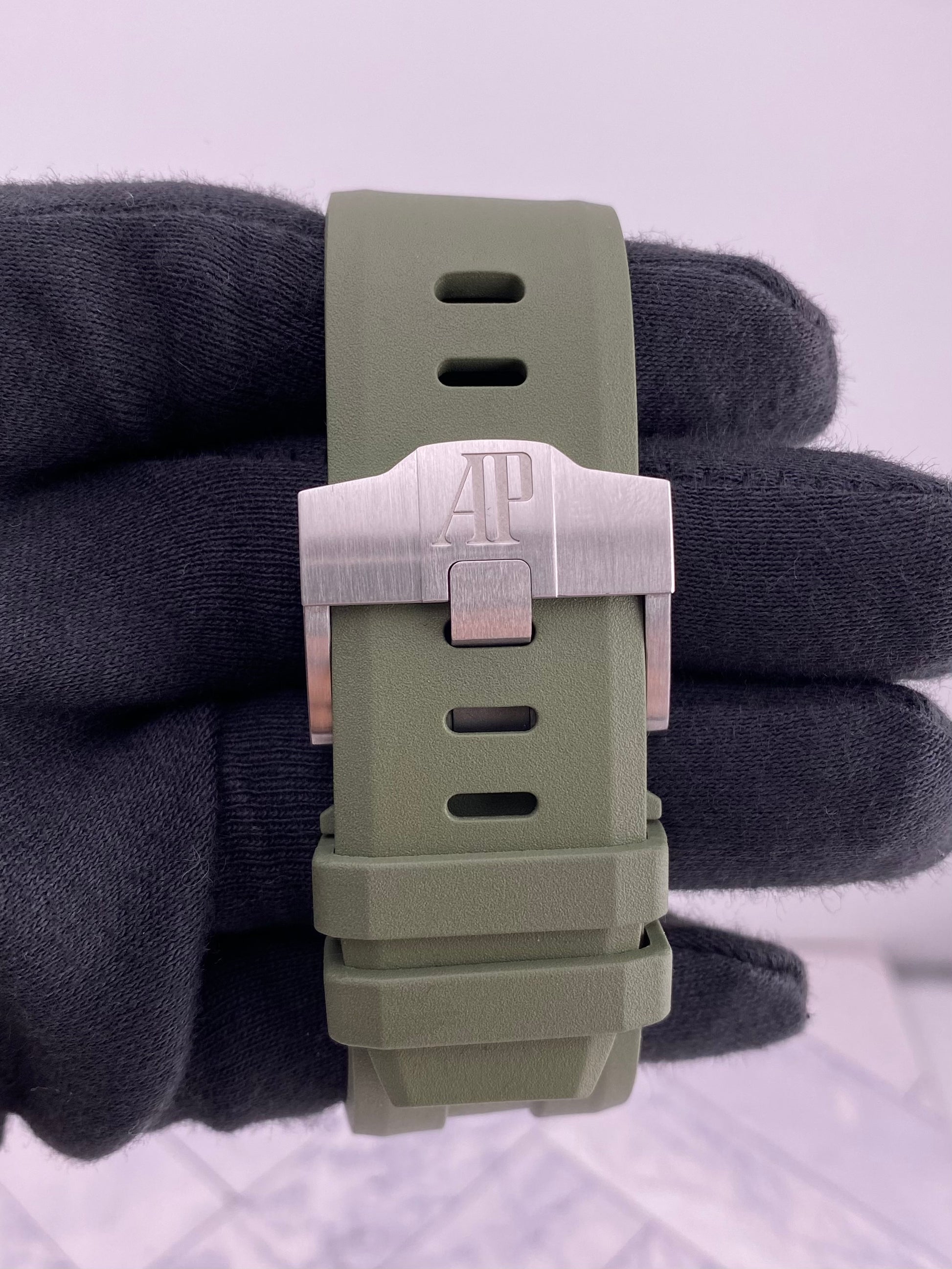 Audemars Piguet Offshore Diver Green Dial on Bracelet Ref. 15720ST.OO.A052CA.01 Card Open Date — view 4