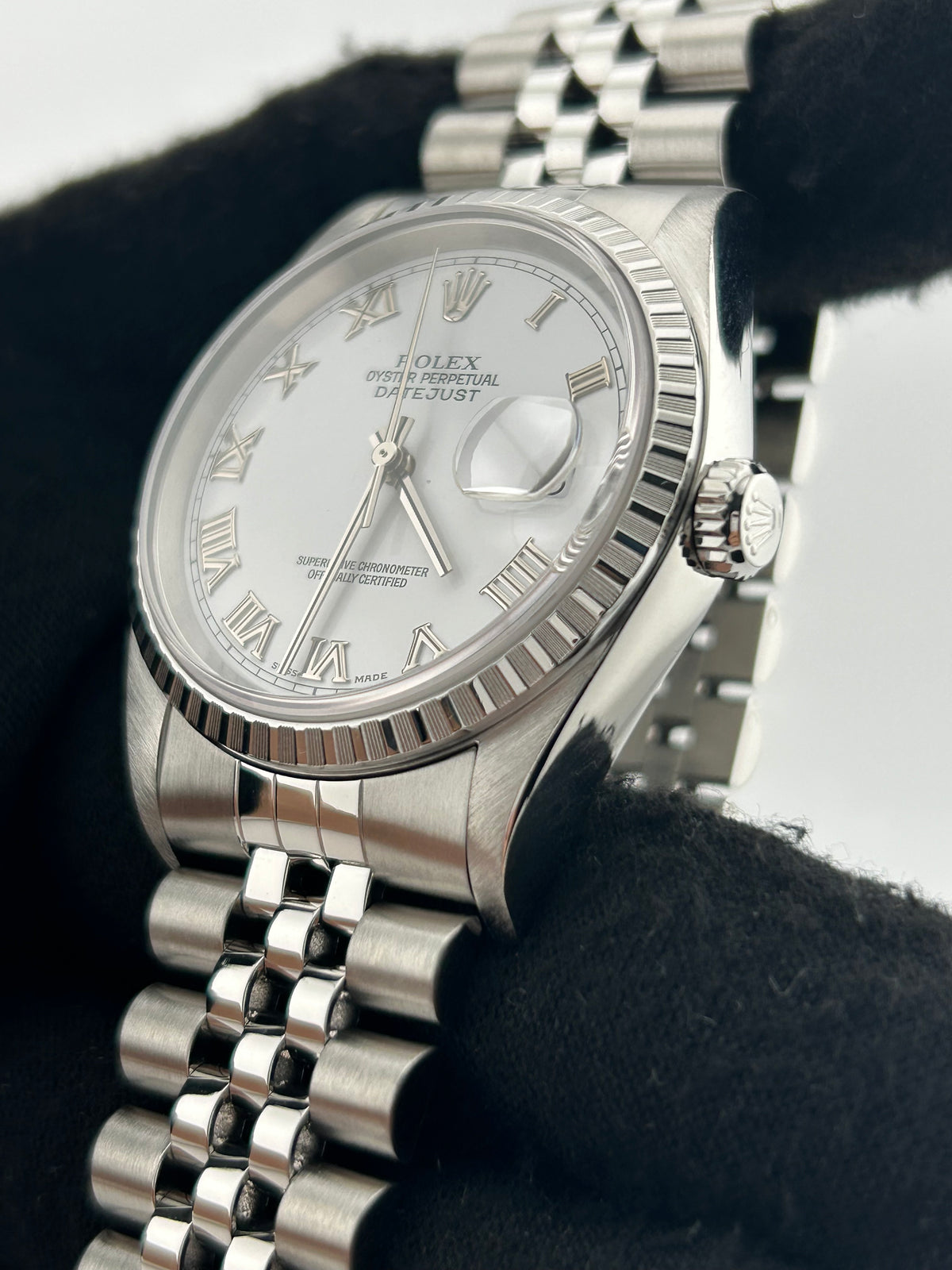 Rolex Datejust 36 White Roman Numerals Dial on Jubilee D Link Bracelet Ref. 16220 2000 — view 3