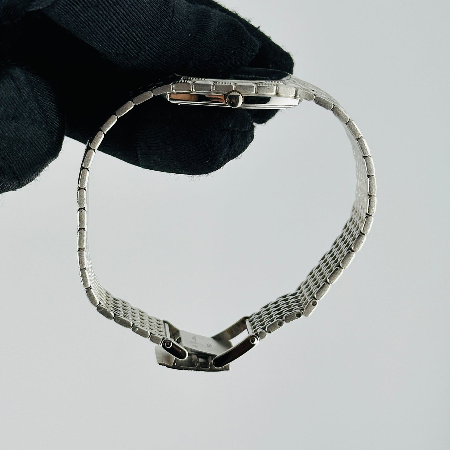 Audemars Piguet Cobra Blue / Factory Diamond Dial on White Gold Mesh Bracelet Ref. N/A — view 5