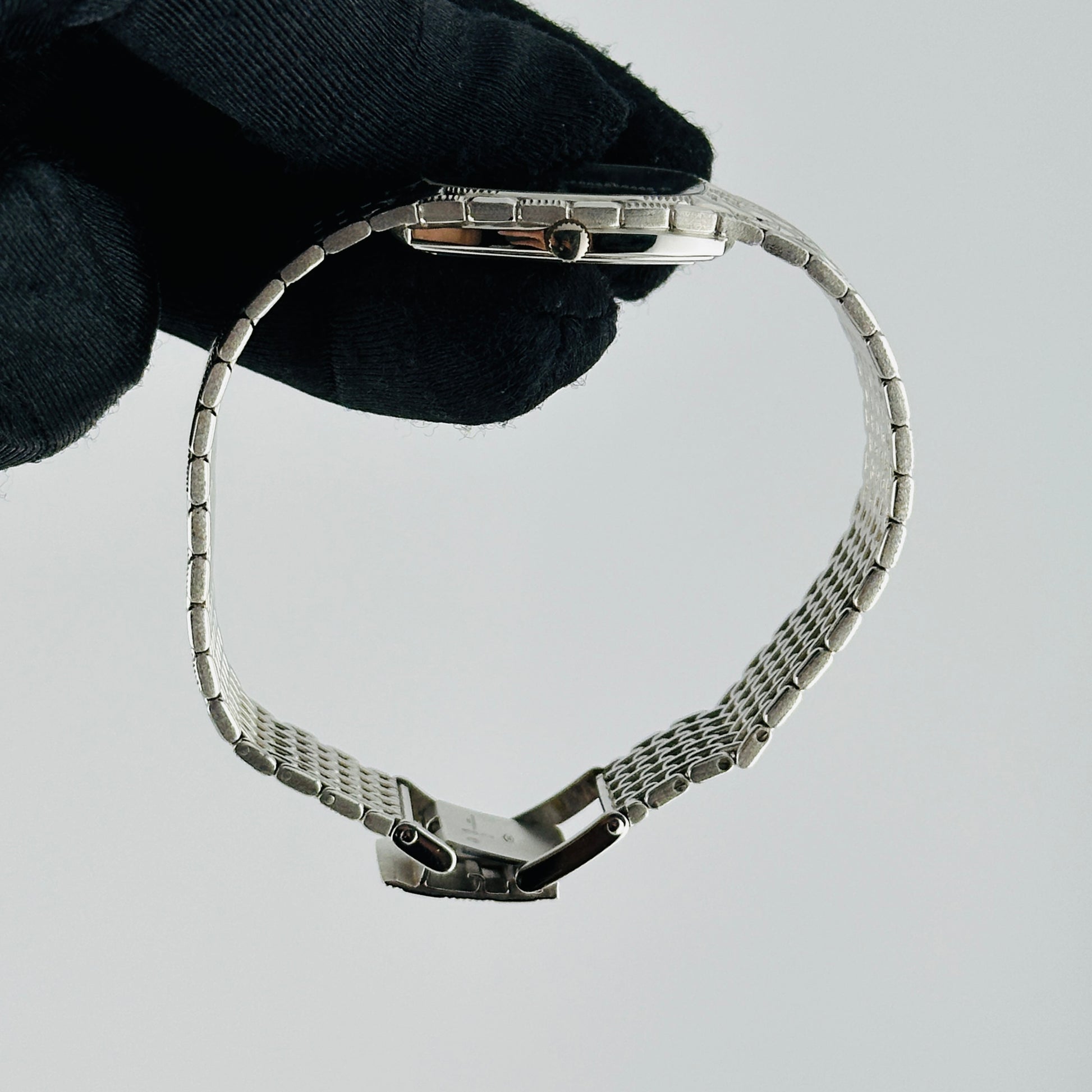 Audemars Piguet Cobra Blue / Factory Diamond Dial on White Gold Mesh Bracelet Ref. N/A — view 5