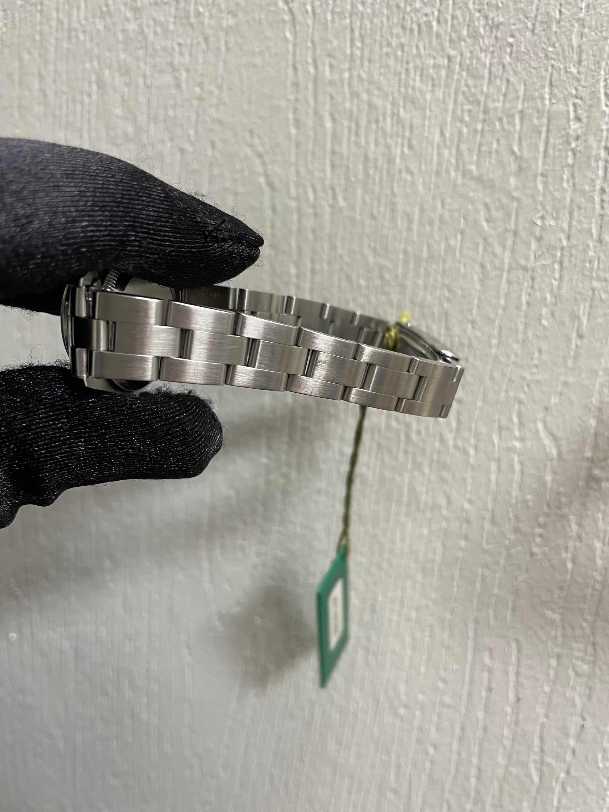 Rolex Oyster Perpetual Black Dial on Oyster Ref. 67180 Papers 1995 — view 4
