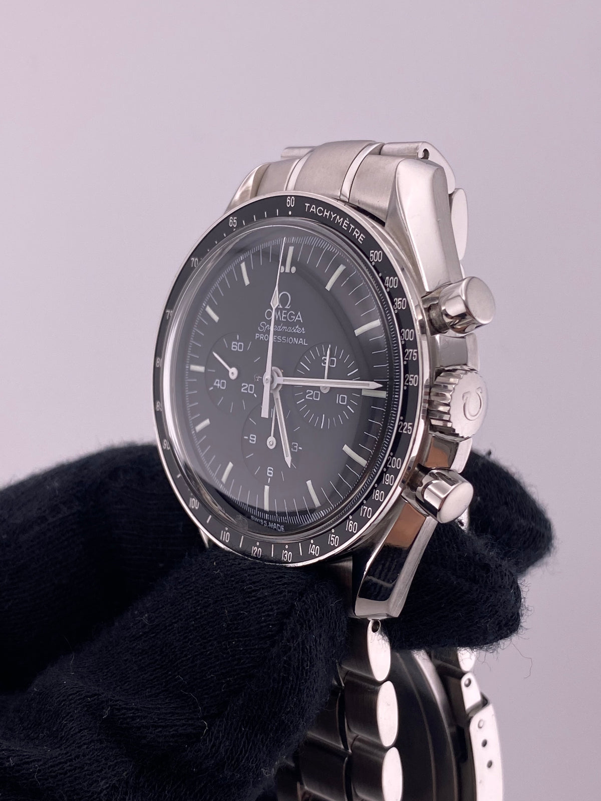Omega Speedmaster Professional Moonwatch Black Stick Dial on Bracelet Ref. 3570.50.00 Complete 2003 — view 3