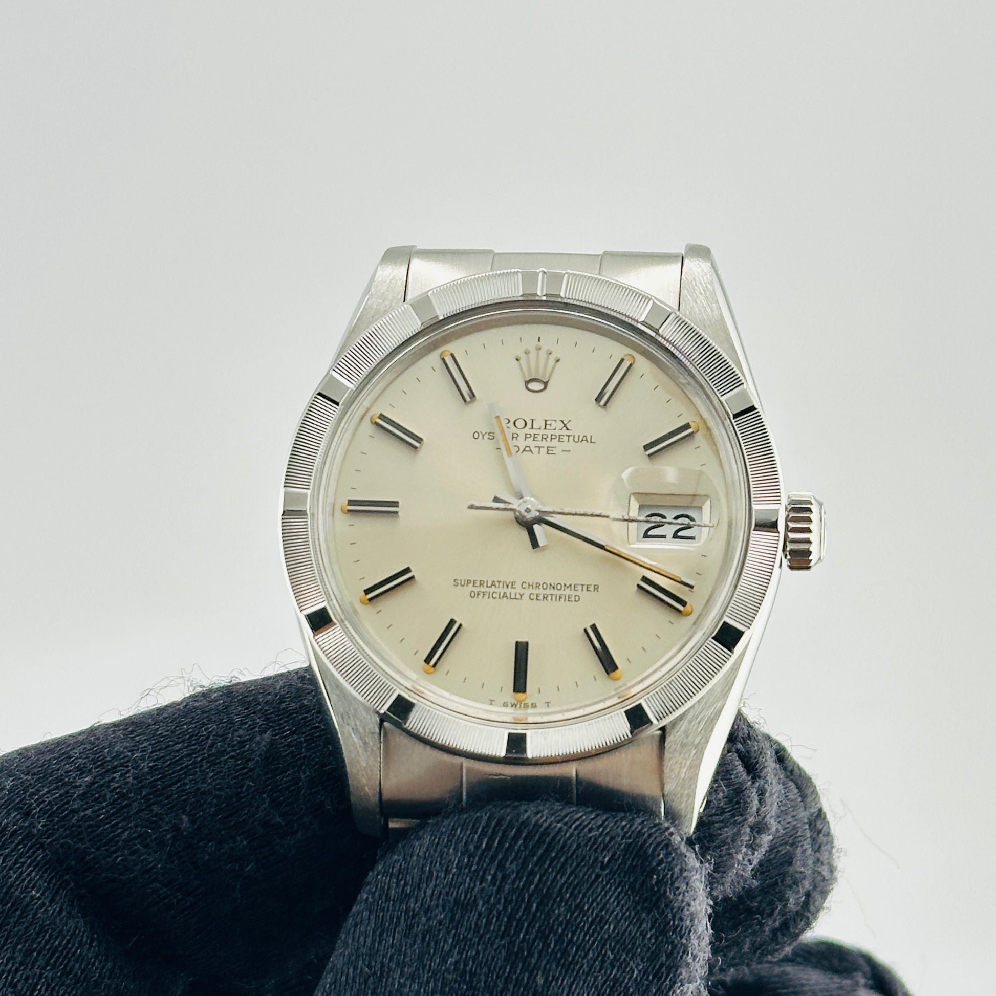 Rolex Oyster Perpetual Date Silver Stick / Has Spots Dial on Oyster Bracelet Ref. 15010 1984 — view 3