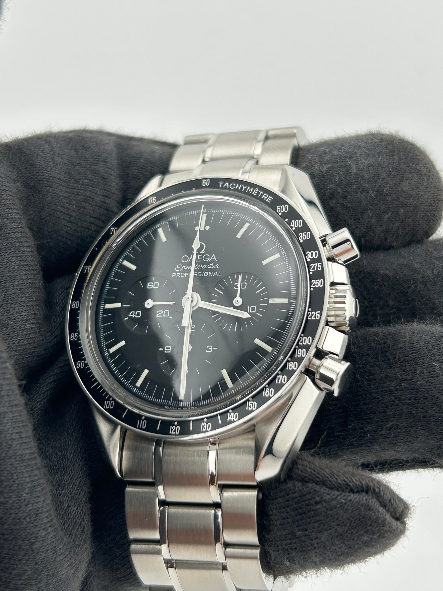 Omega Speedmaster Moonwatch Black Dial on Stainless Steel Bracelet Ref. 3572.5 — view 2