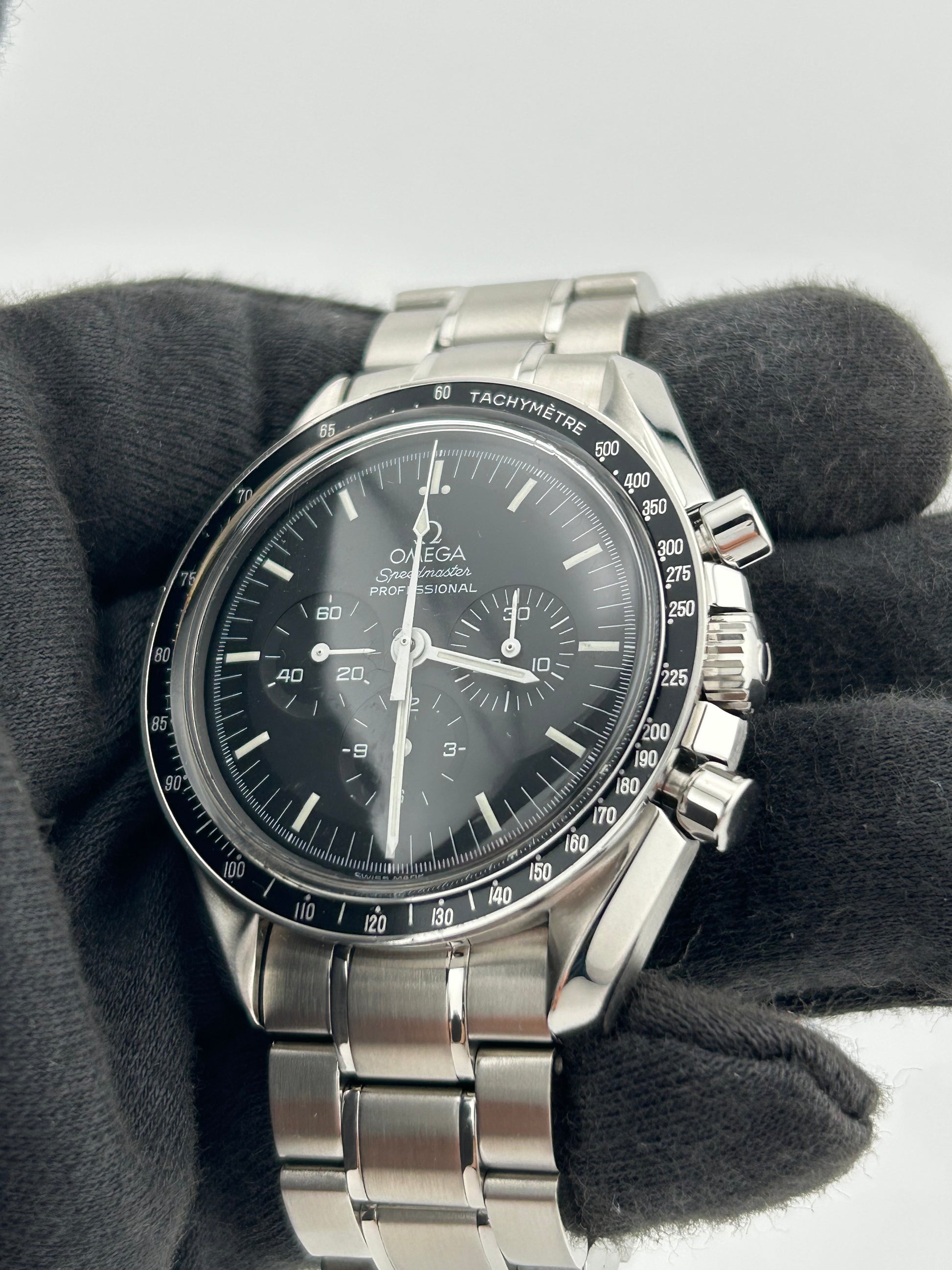 Omega Speedmaster Moonwatch Black Dial on Stainless Steel Bracelet Ref. 3572.5 — view 2