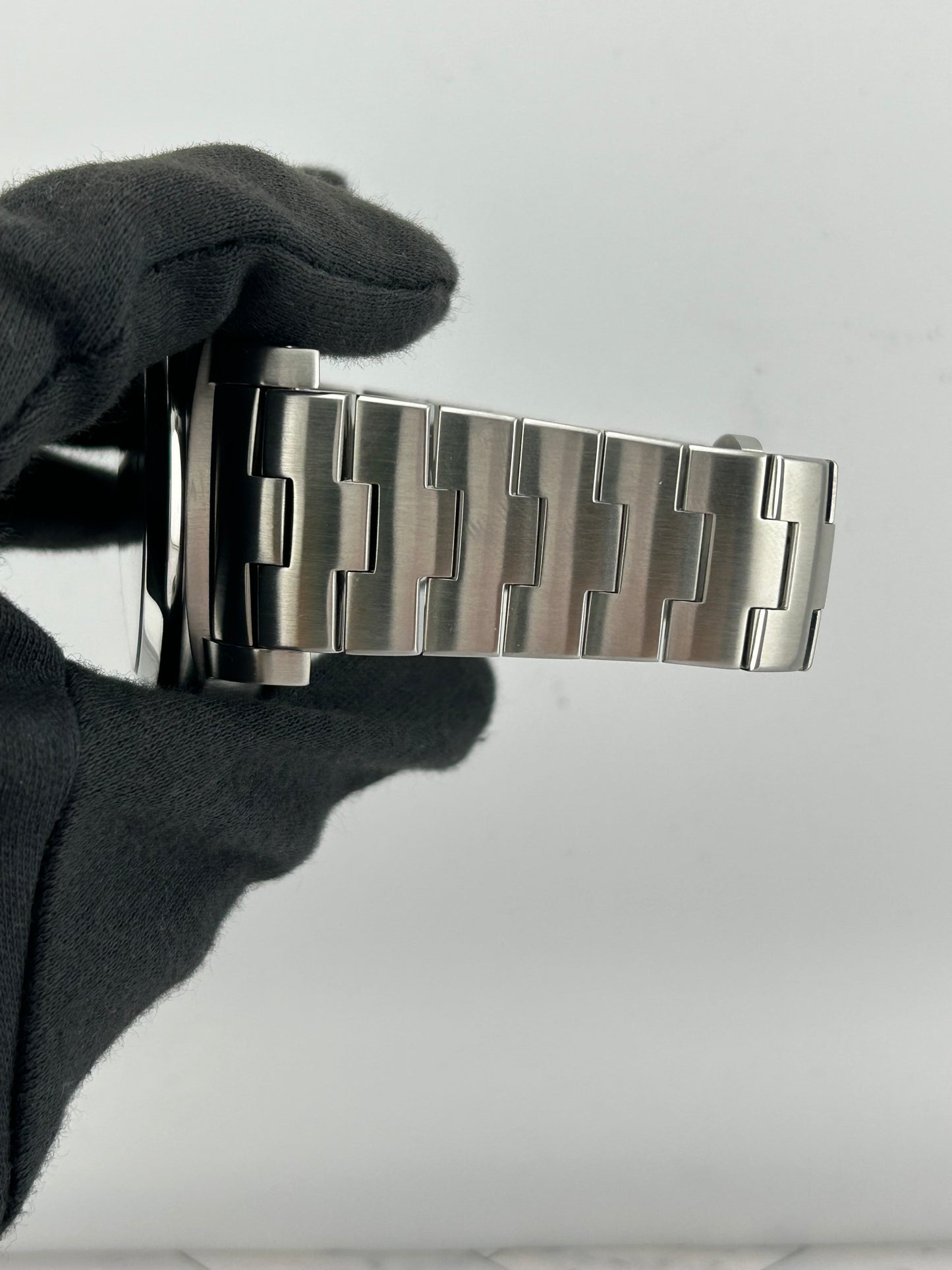 Panerai Panerai Luminor Marina Black Dial on Stainless Steel Bracelet Ref. PAM00328 — view 5
