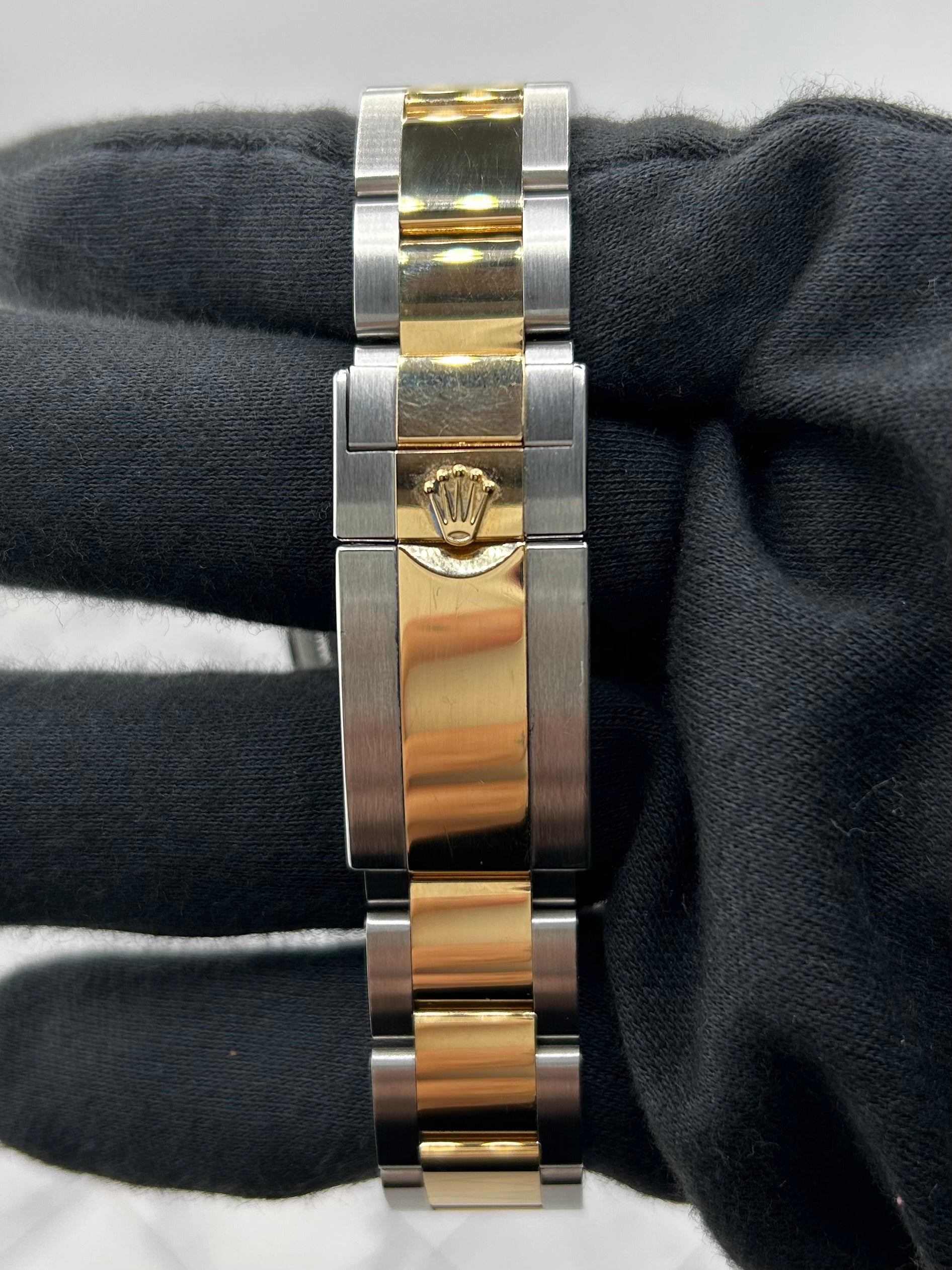 Rolex Daytona Black And Golden Diamond Dial on Oyster Ref. 126503 Card 2025 — view 4