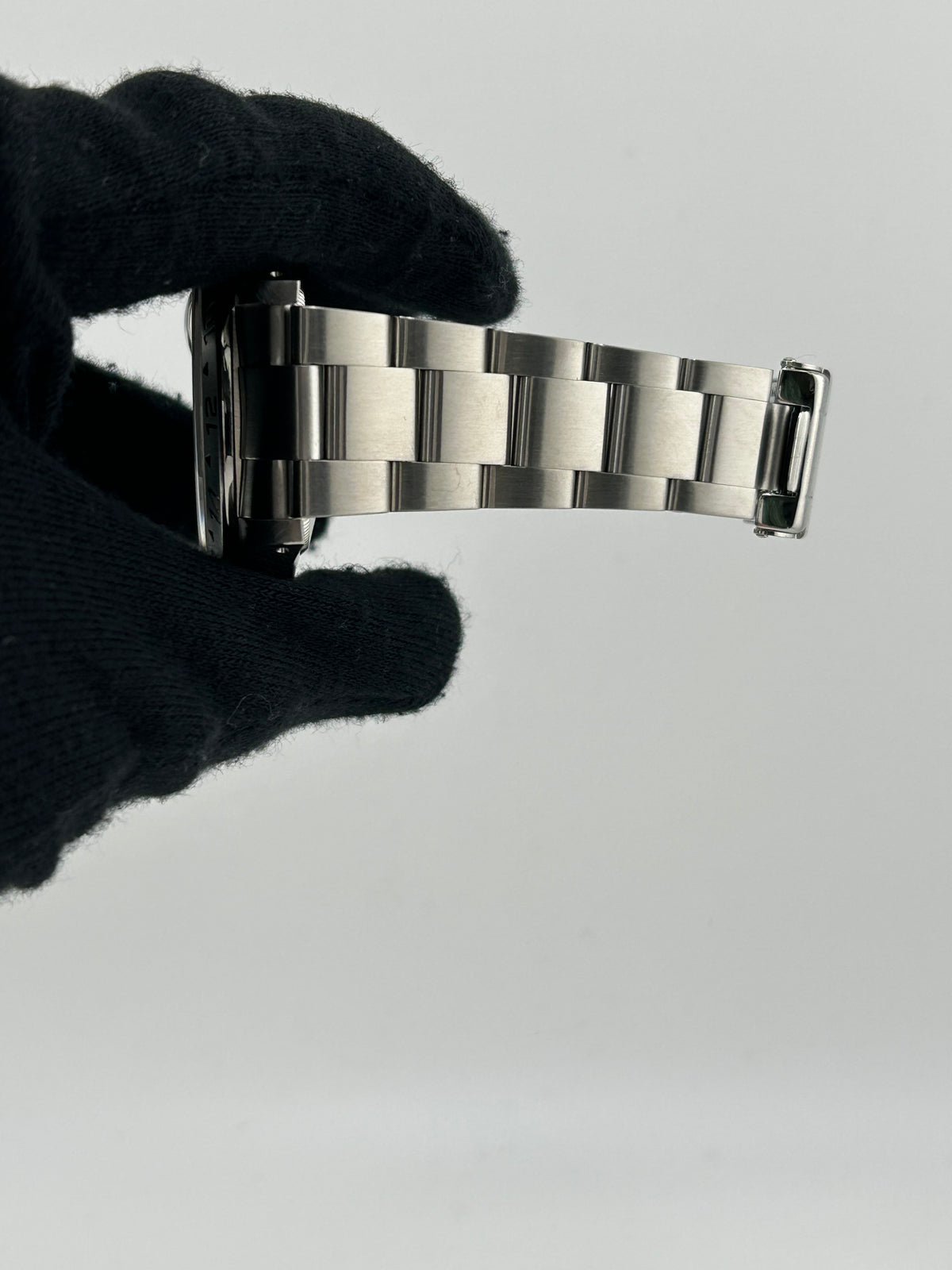 Rolex Explorer II Black Dial on Oyster Ref. 16550 2000 — view 5