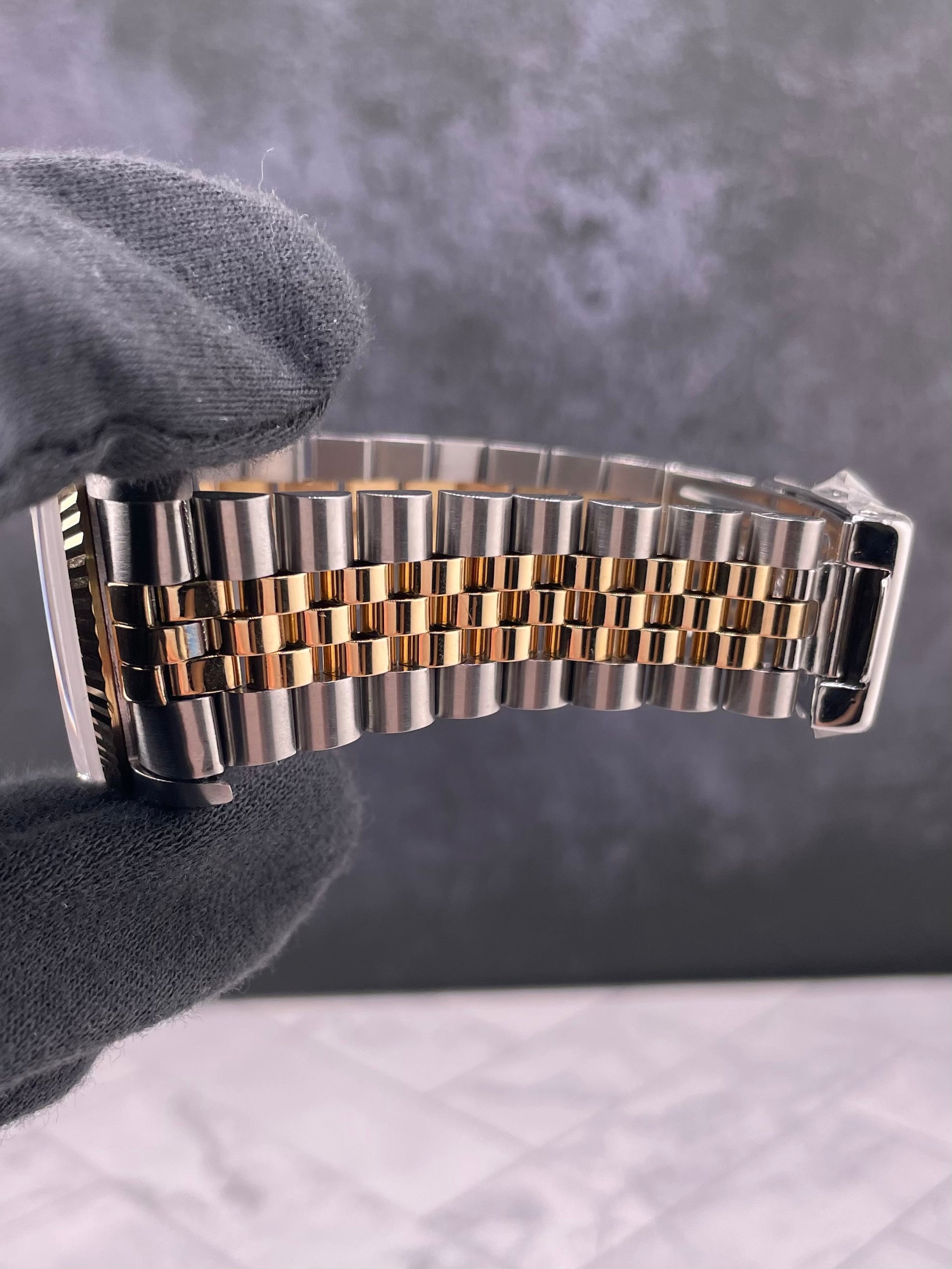 Rolex Datejust White Roman Dial on Jubilee Ref. 16233 1994 — view 5