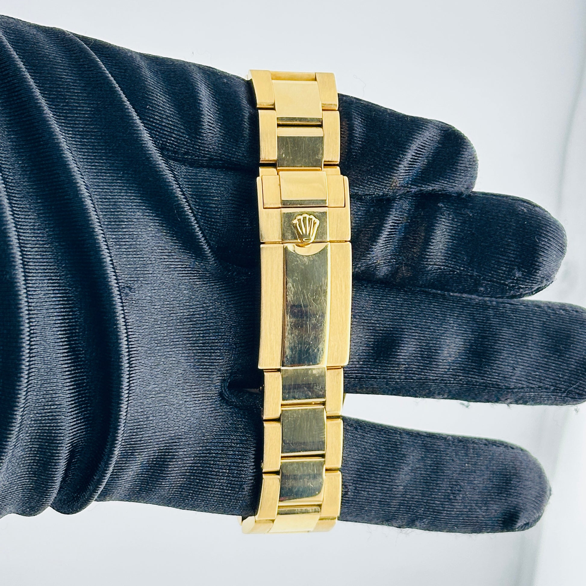Rolex GMT-Master II Black Dial on Oyster Bracelet Ref. 116718LN Card 2008 — view 4