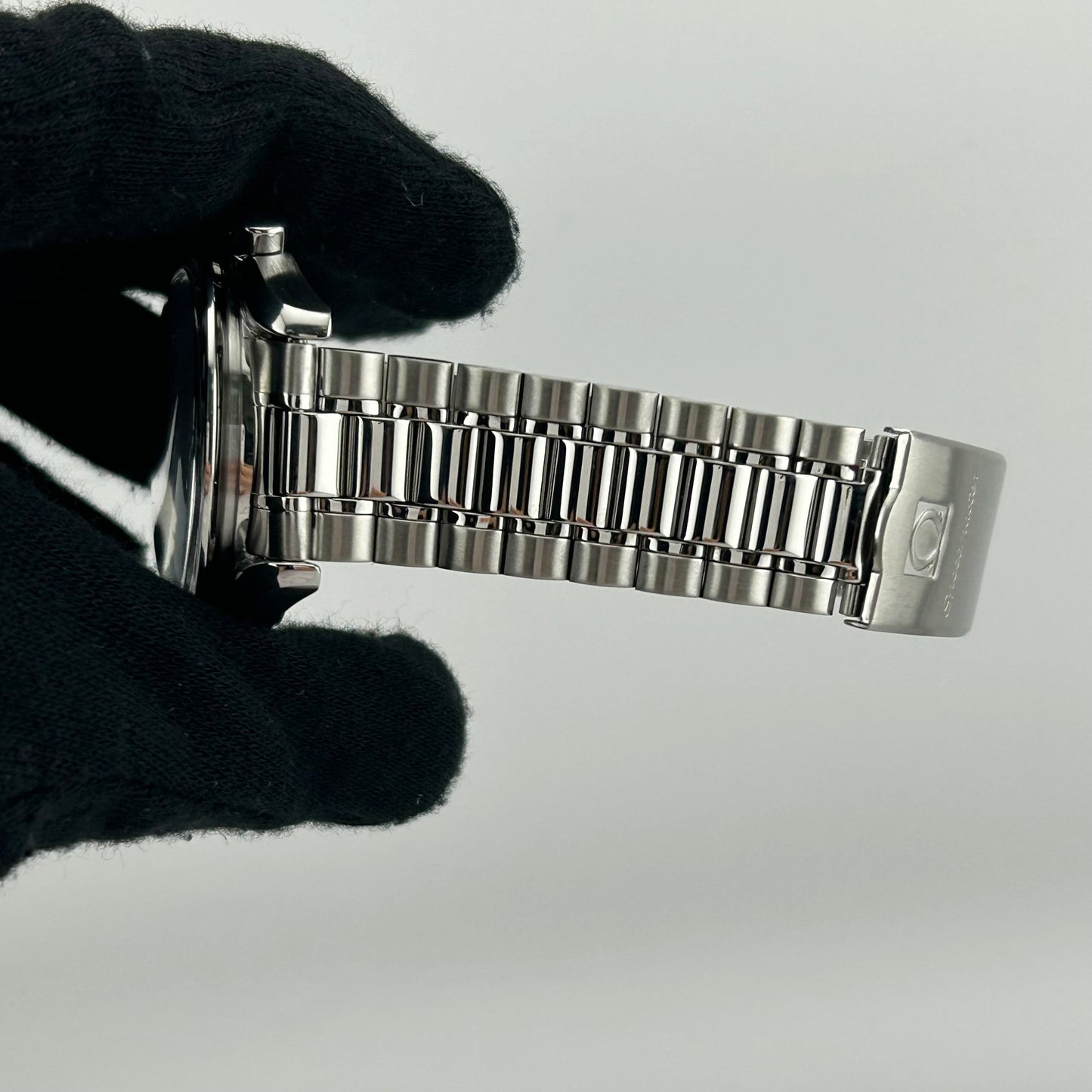 Omega Speedmaster Reduced Black Dial on Stainless Steel Bracelet Ref. 3510.50.00 — view 5