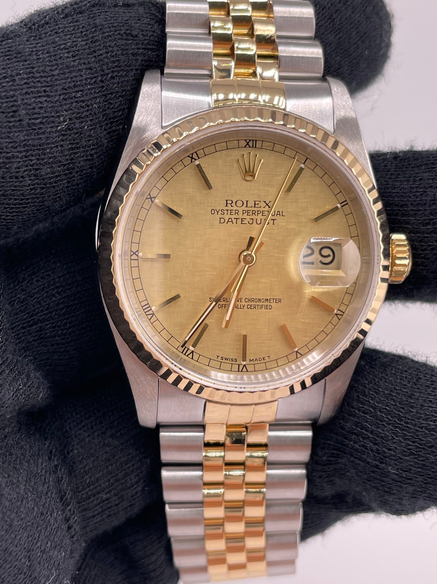 Rolex Datejust Champagne Linen Dial on D Link Jubilee Bracelet Ref. 16233 1988 — view 2