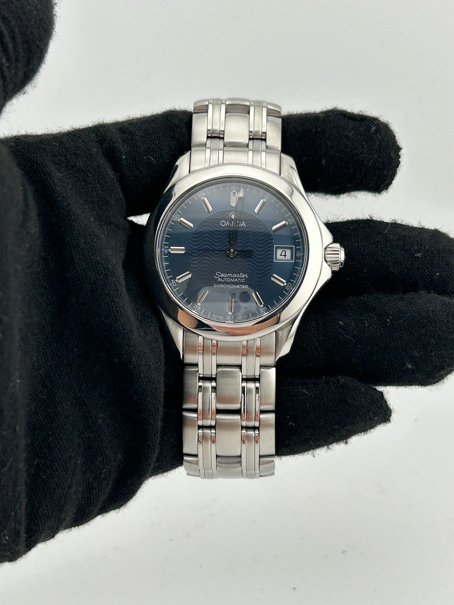 Omega Seamaster Blue Wave Motif Dial on Stainless Steel Bracelet Ref. 2501.81 — view 2