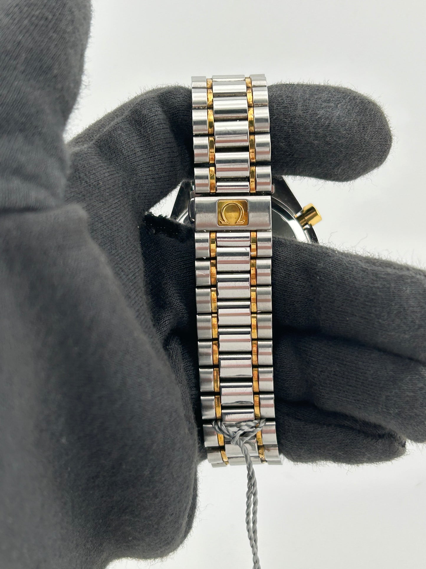 Omega Speedmaster Moonwatch Professional White Dial on 2 Tone Yellow Gold / Stainless Steel Bracelet Ref. 3330.20.00 — view 4