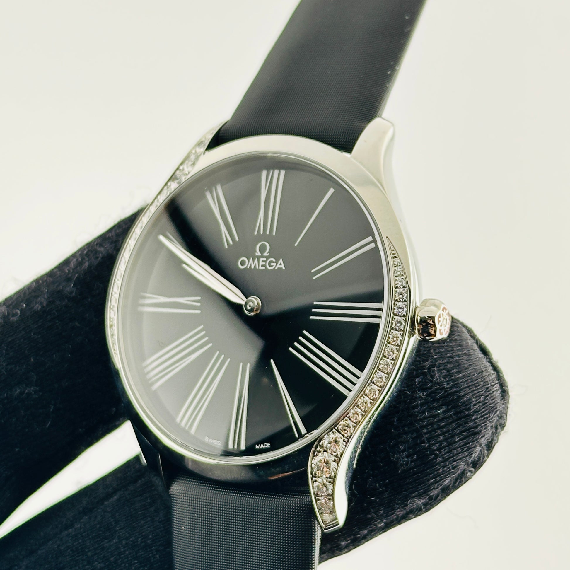 Omega De Ville Trésor Black Dial on Leather Band Ref. 428.17.39.60.01.001 Card Open Date — view 4
