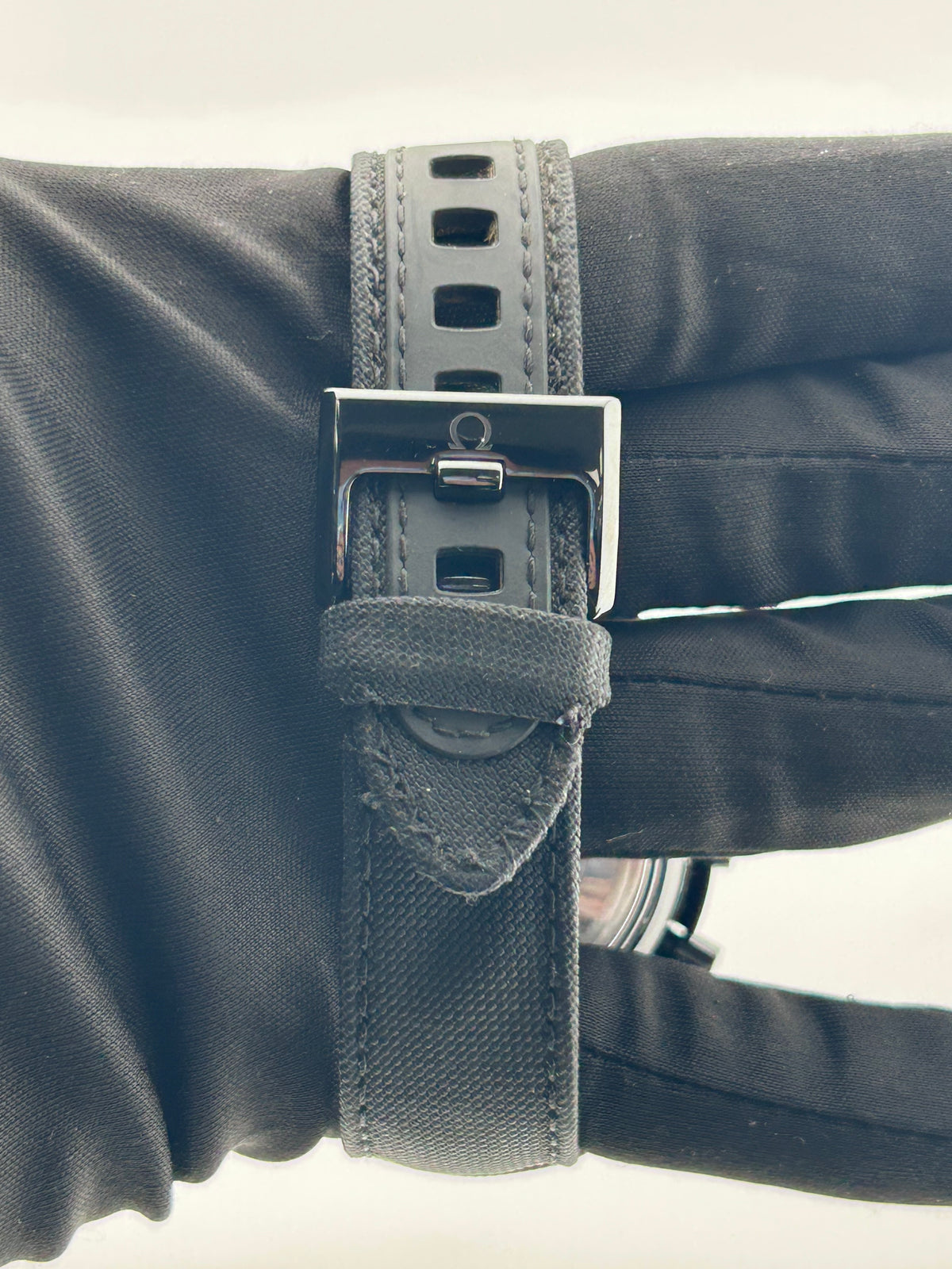 Omega Speedmaster Dark Side Of The Moon Black Index Dial on Fabric Strap Ref. 311.92.44.51.01.003 Complete — view 3