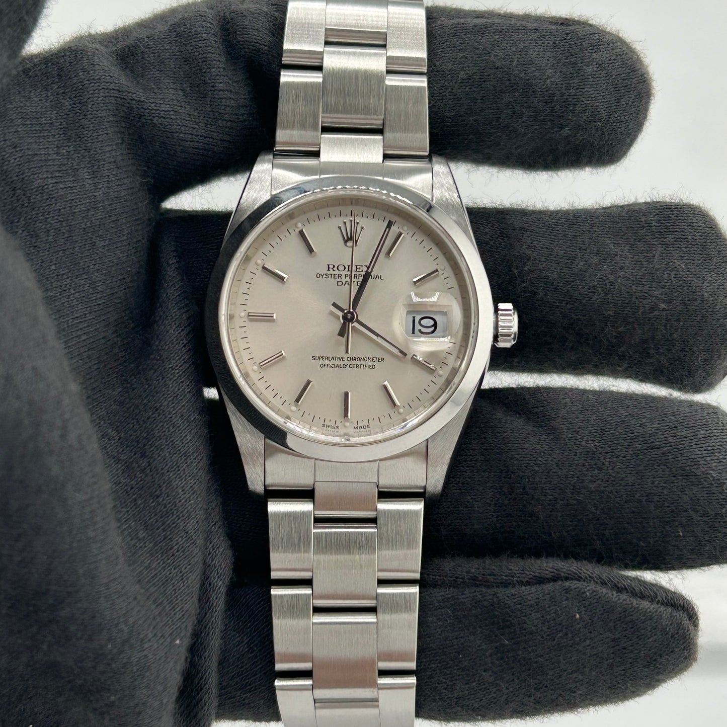 Rolex Oyster Perpetual Date Silver Stick Dial on Oyster Bracelet Ref. 15200 1999 — view 2