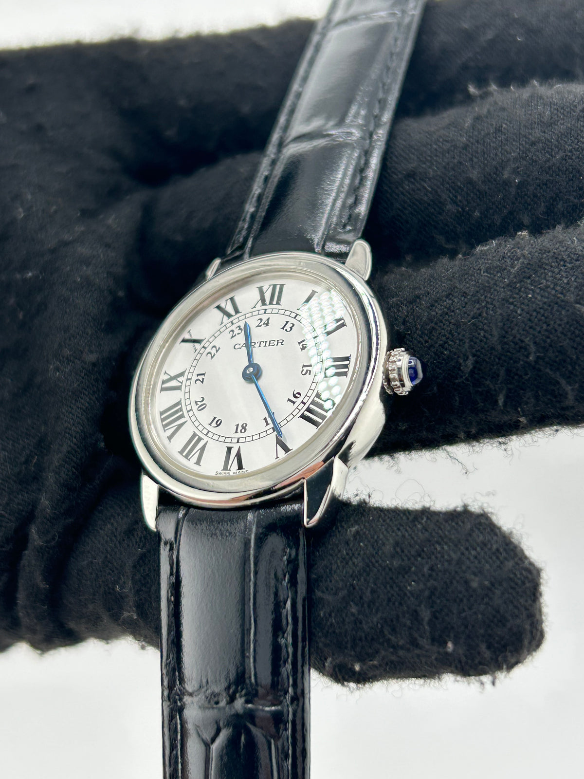 Cartier Ronde Solo de Cartier White Roman Numerals Dial on Black Leather Strap Ref. W6700155 Card 2015 — view 3