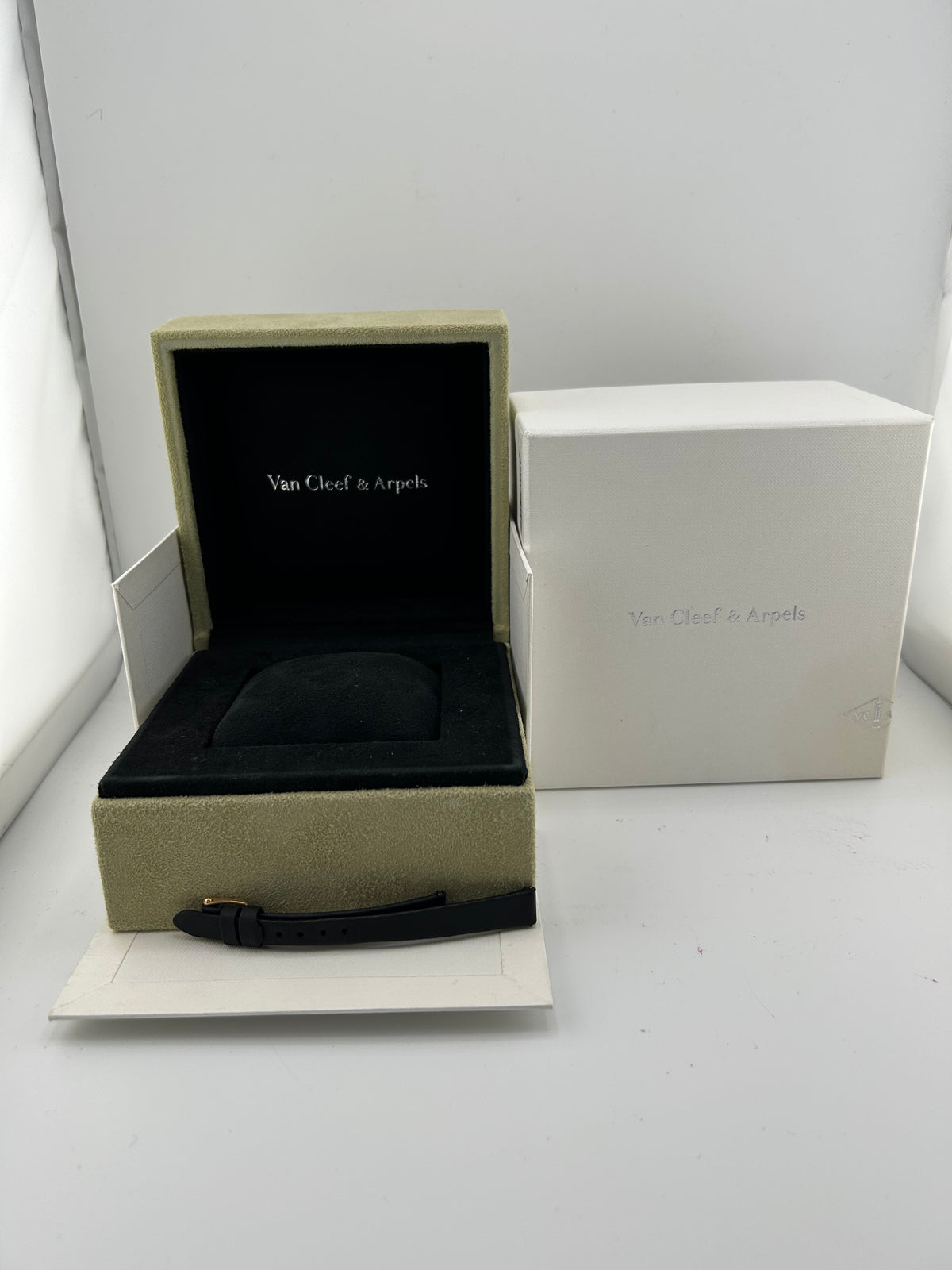 Van Cleef & Arpels Charms Mini Watch Silver Dial on Leather Ref. VCAR0298000 Complete 2014 — view 7