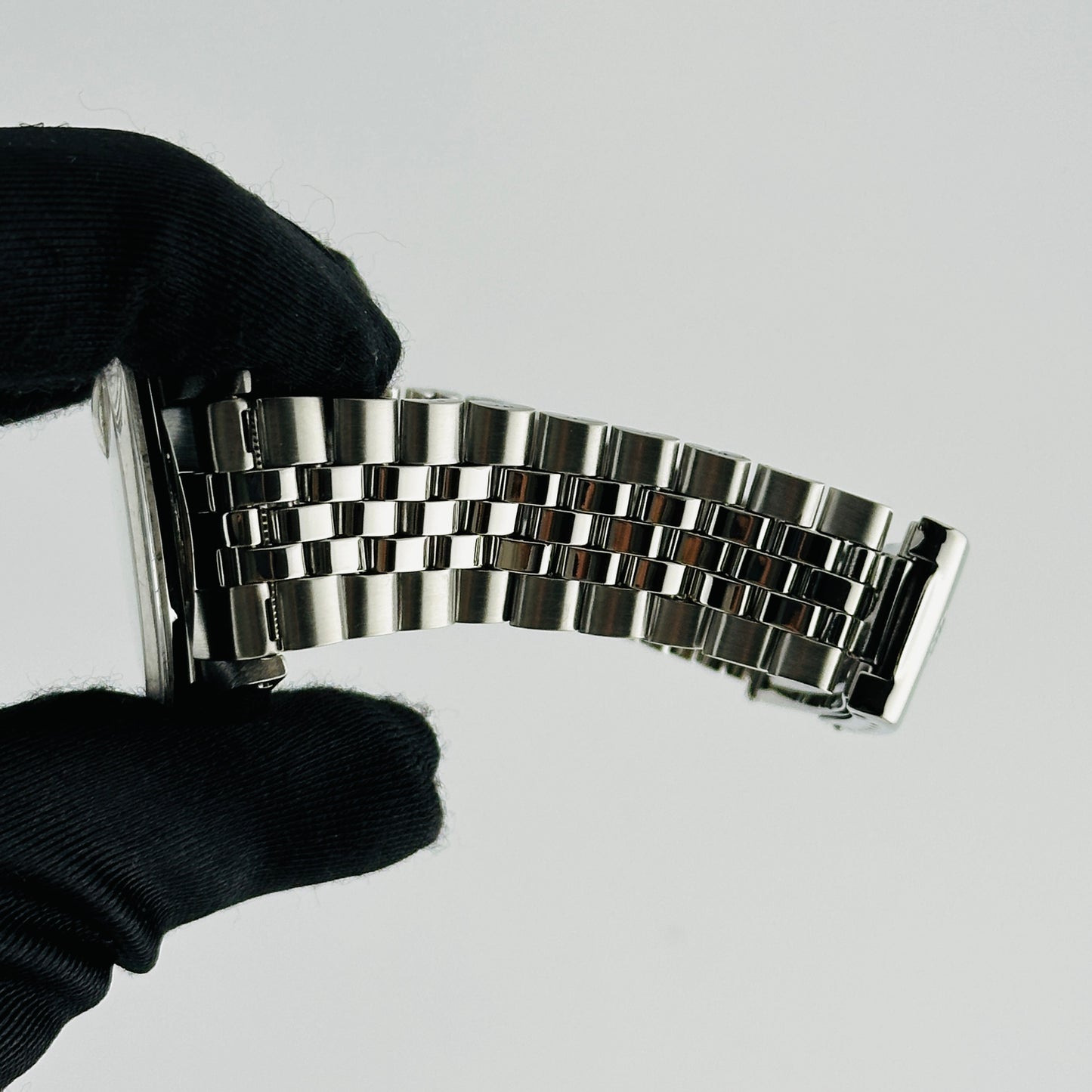 Rolex Datejust Silver Linen Dial on Jubilee Folded Ref. 1600 1969 — view 3