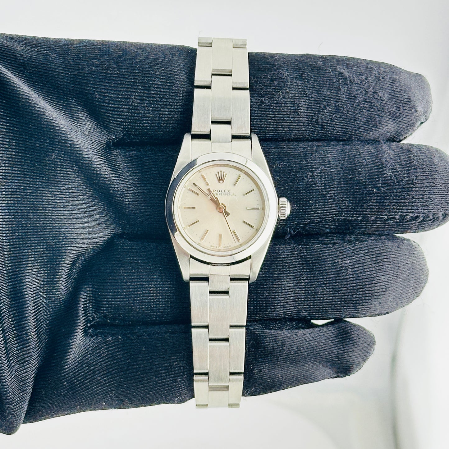 Rolex Oyster Perpetual Silver Stick Dial on Oyster Bracelet Ref. 76080 Papers 2000 — view 2
