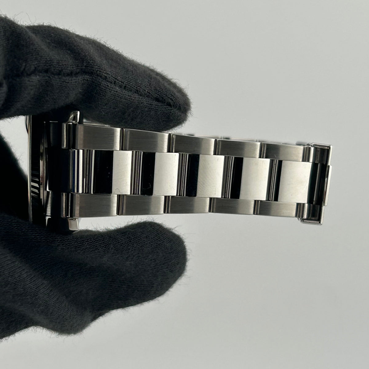 Rolex Oyster Perpetual Date Black Stick Dial on Oyster Ref. 115234 — view 4