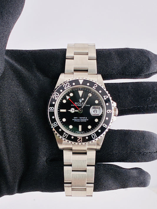 Rolex GMT-Master II Black Dial on Oyster Ref. 16710 Papers 2001 — view 2