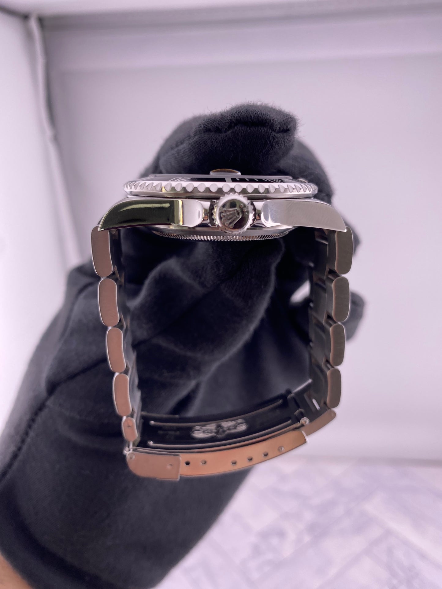 Rolex Submariner Date Black Dial on Oyster Ref. 16610 2008 — view 6