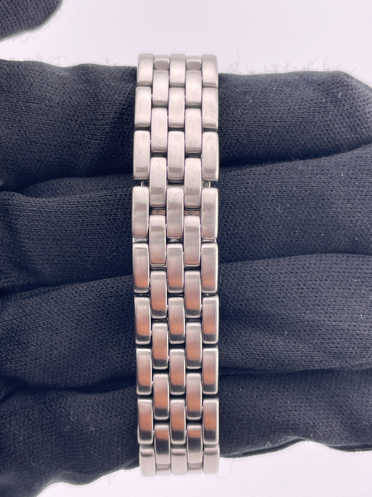 Cartier Cougar Silver Roman Numerals Dial on Stainless Steel Bracelet Ref. W35001F5 — view 4