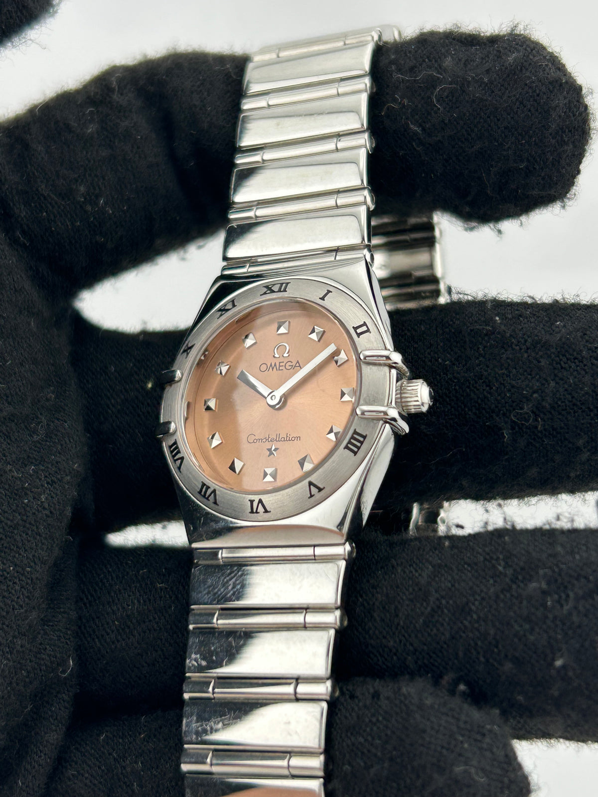 Omega Constellation Salmon Pink Dial on Stainless Steel Bracelet Ref. 1561.61 — view 3