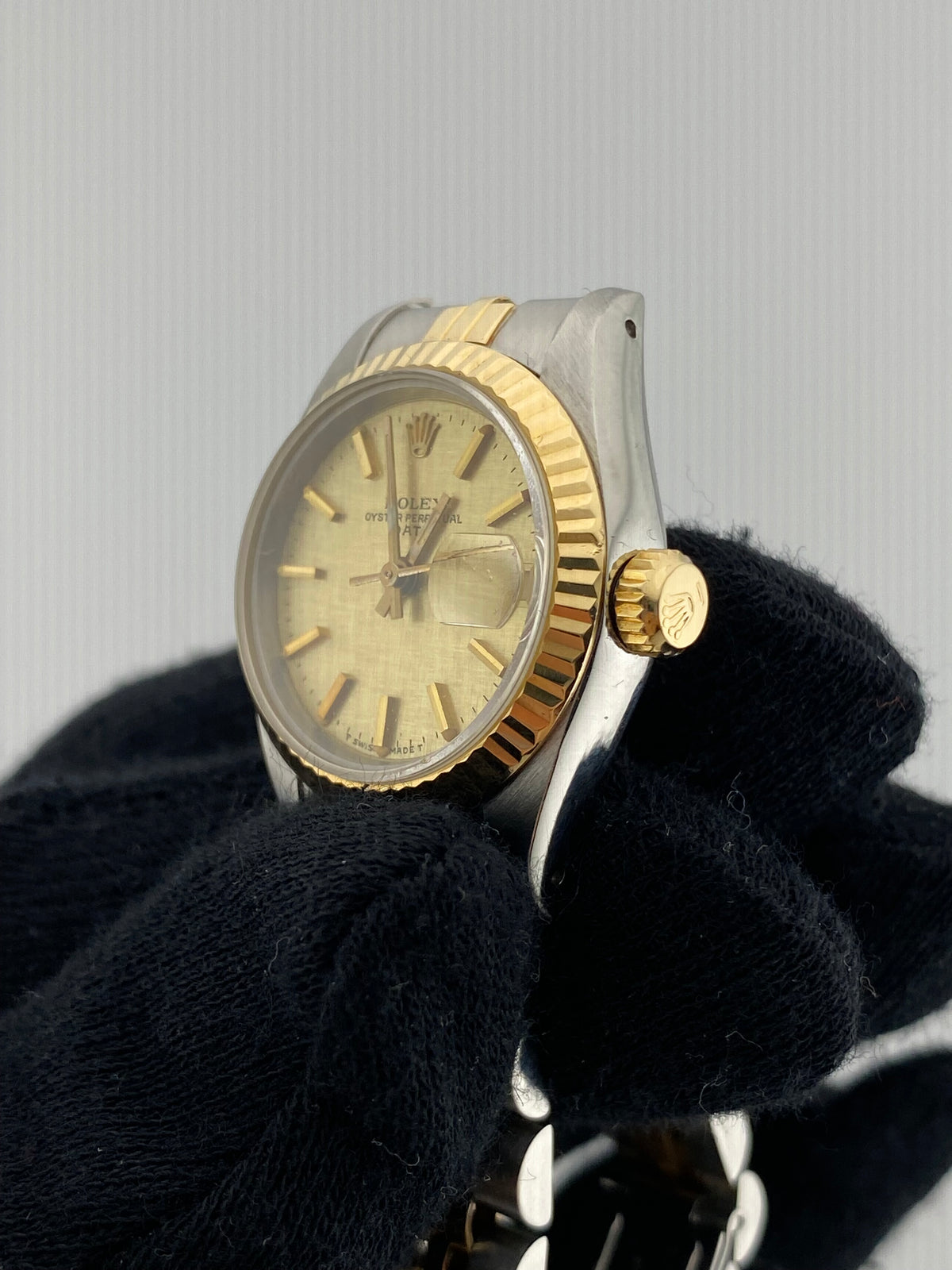 Rolex Datejust Lady Champagne Linen Stick Dial on Jubilee Ref. 69173 — view 3