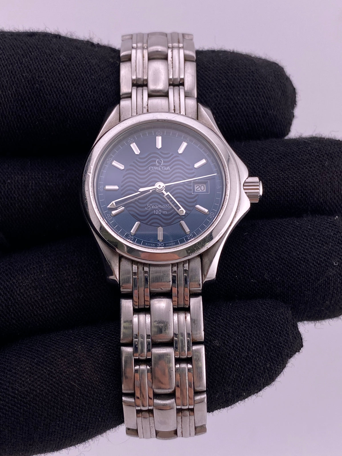 Omega Seamaster 120m Blue Dial on Stainless Steel Bracelet Ref. 2571.81 — view 2