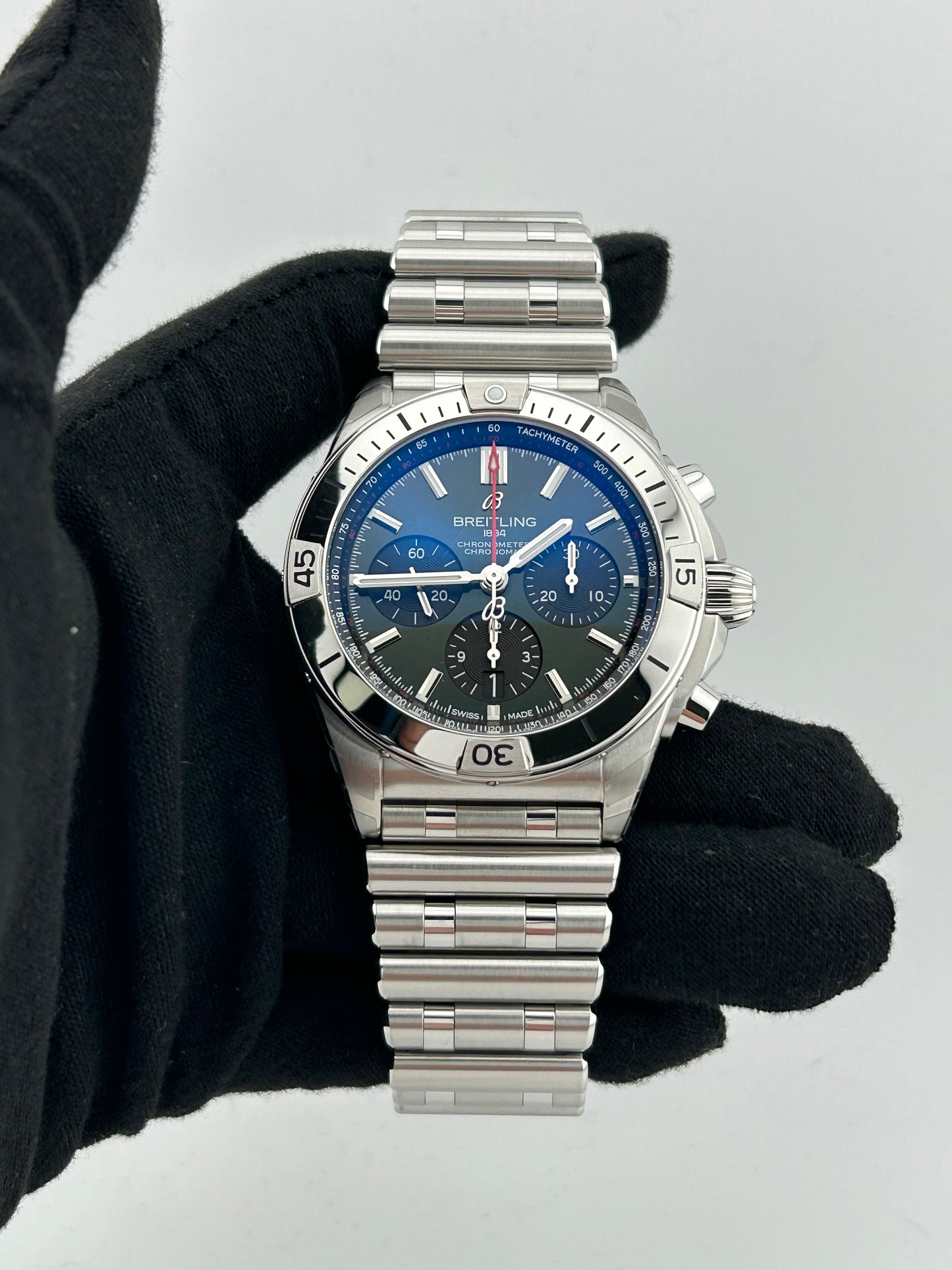 Breitling Chronomat B01 Green Dial on Bracelet Ref. AB0134101L1A1 Complete Open Date — view 2
