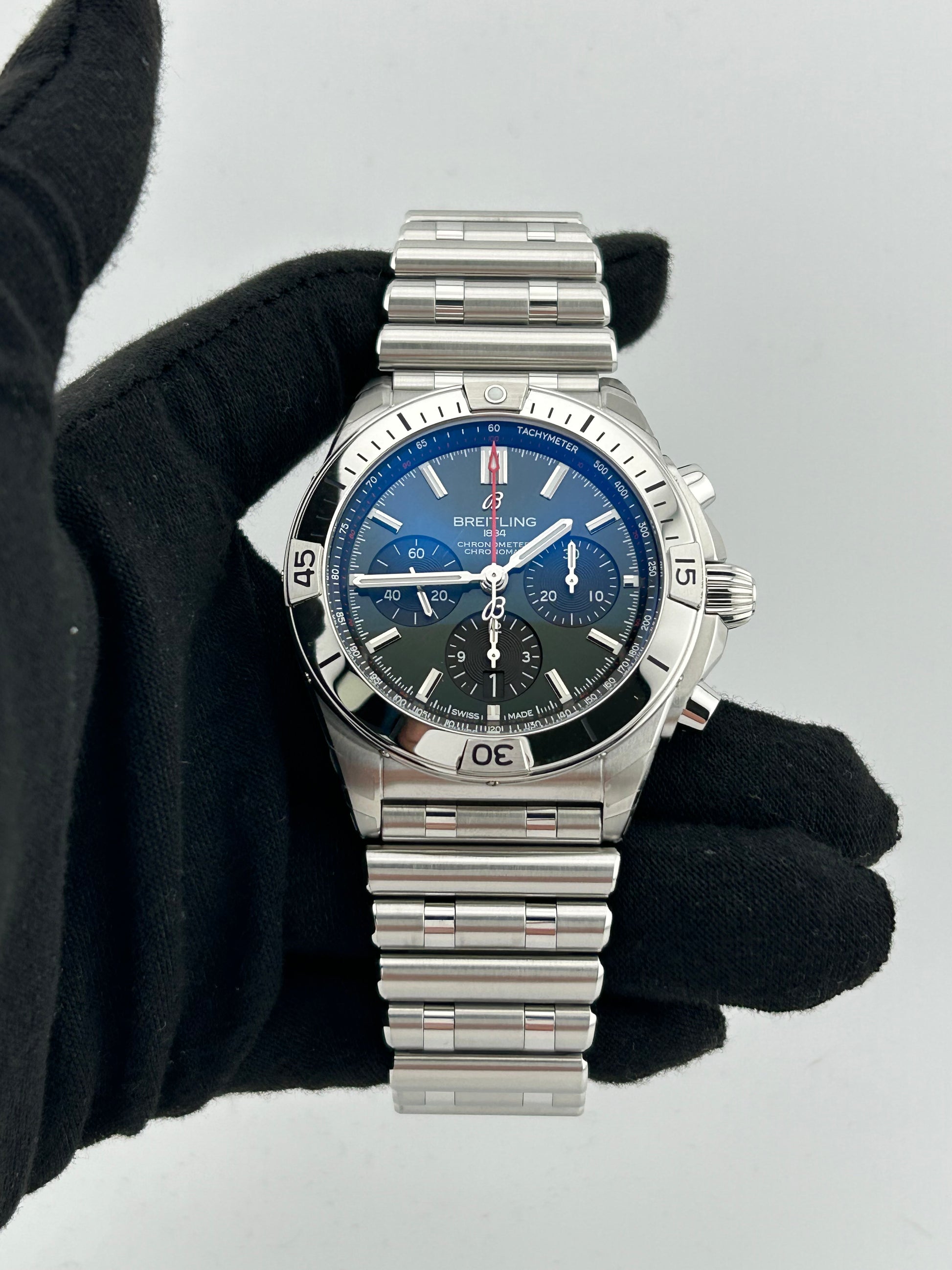 Breitling Chronomat B01 Green Dial on Bracelet Ref. AB0134101L1A1 Complete Open Date — view 2