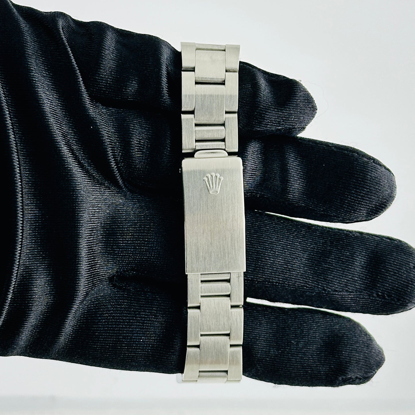 Rolex Oyster Perpetual Date White Roman Dial on Oyster Bracelet Ref. 15000 1982 — view 4