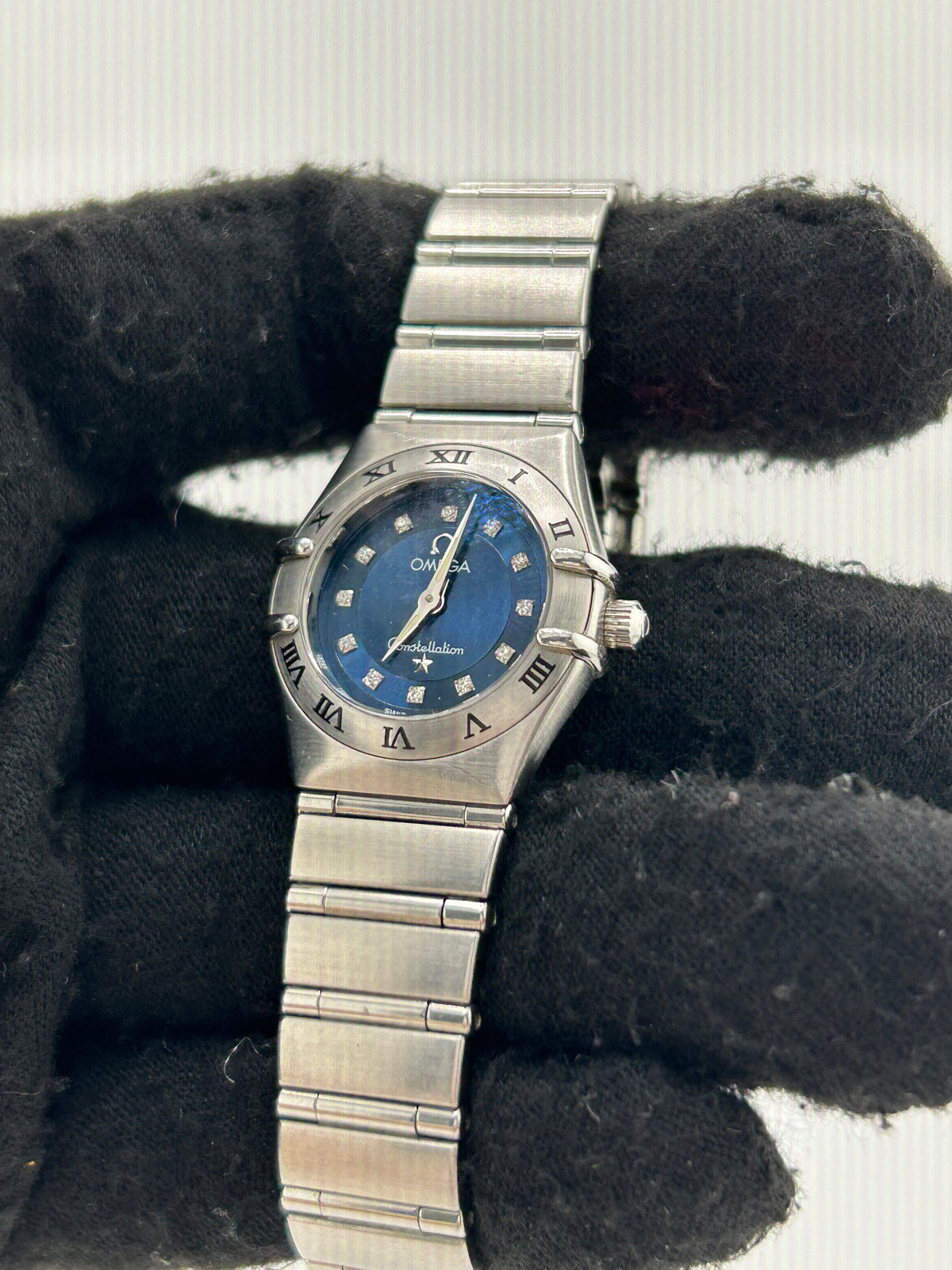 Omega Constellation "Cindy Crawford" Blue Dial on Stainless Steel Bracelet Ref. 1563.85.00 Card 1998 — view 3
