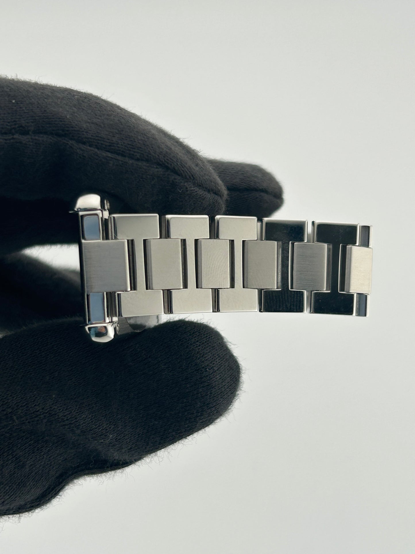 Cartier Tank Solo Silver Roman Dial on Stainless Steel Ref. W5200013 Card 2020 — view 4