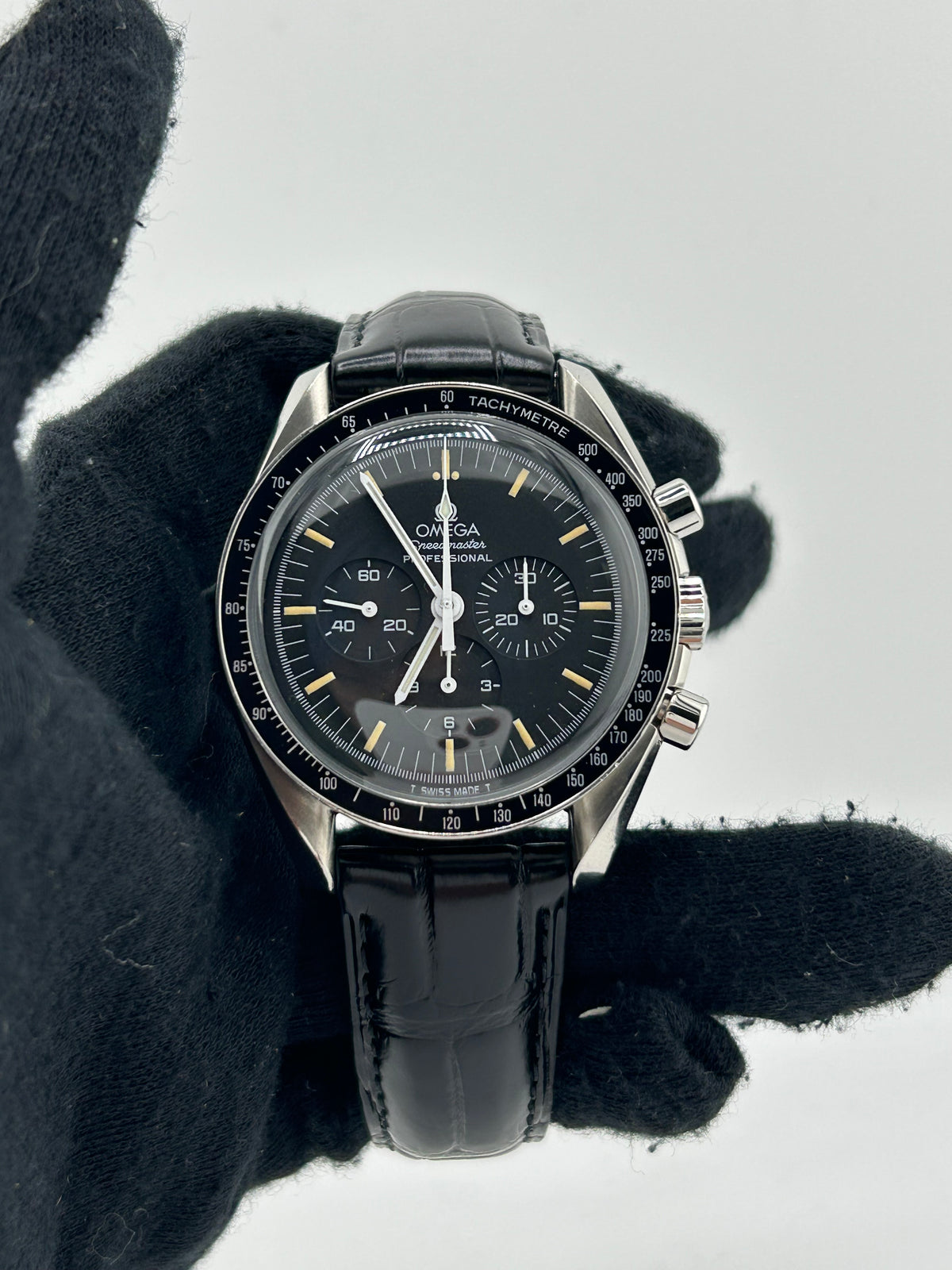 Omega Speedmaster Black Dial on Black Leather Strap Ref. 3590.50.00 — view 2