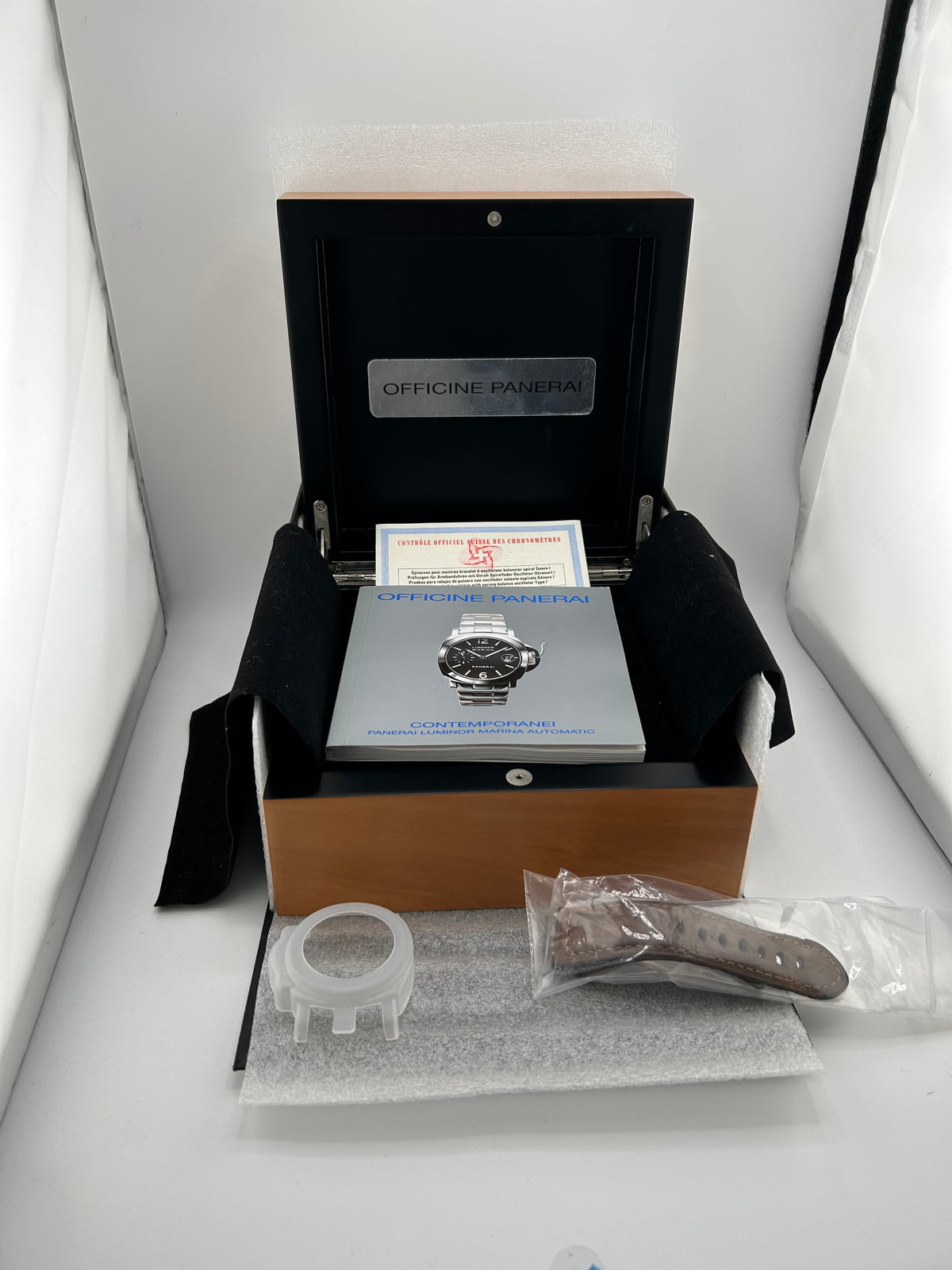 Panerai Luminor Marina Black Arabic Dial on Strap Ref. PAM00104 Complete 2002 — view 6