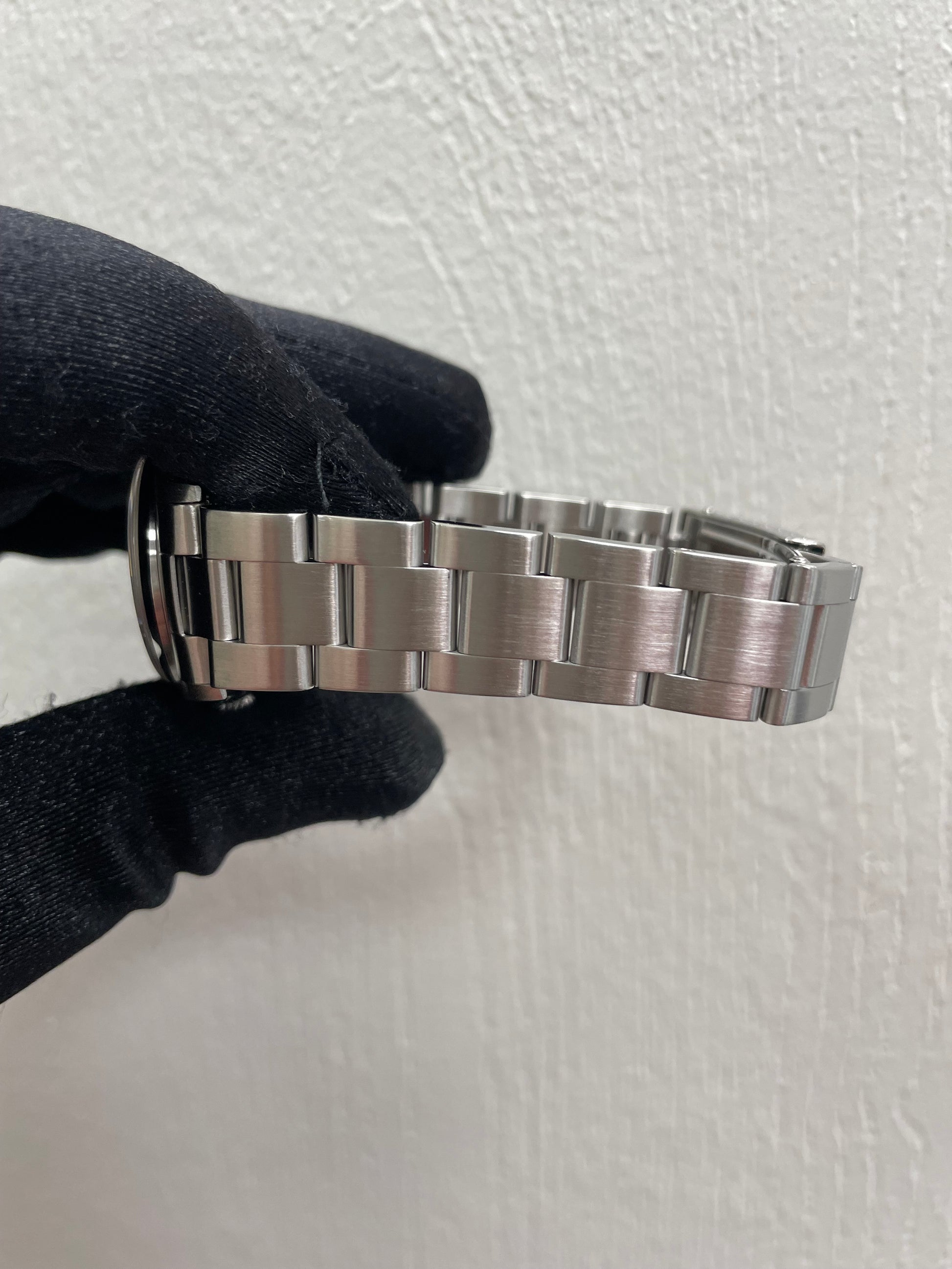 Rolex Datejust Silver Dial on Oyster Ref. 78240 Papers 2001 — view 4