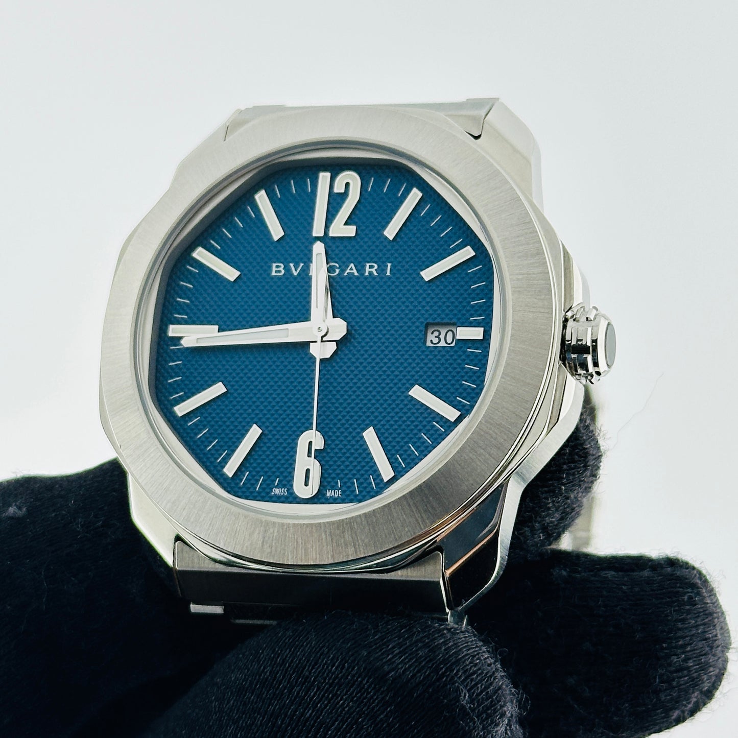 Bvlgari Octo Roma Blue Dial on Bracelet Ref. 103739 Papers 2025 — view 3