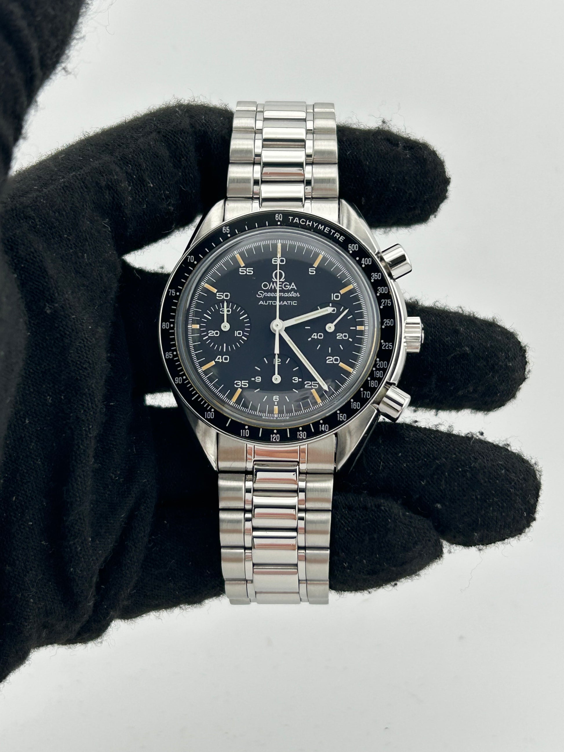 Omega Speedmaster Reduced Black Dial on Stainless Steel Bracelet Ref. 3510.5 — view 2