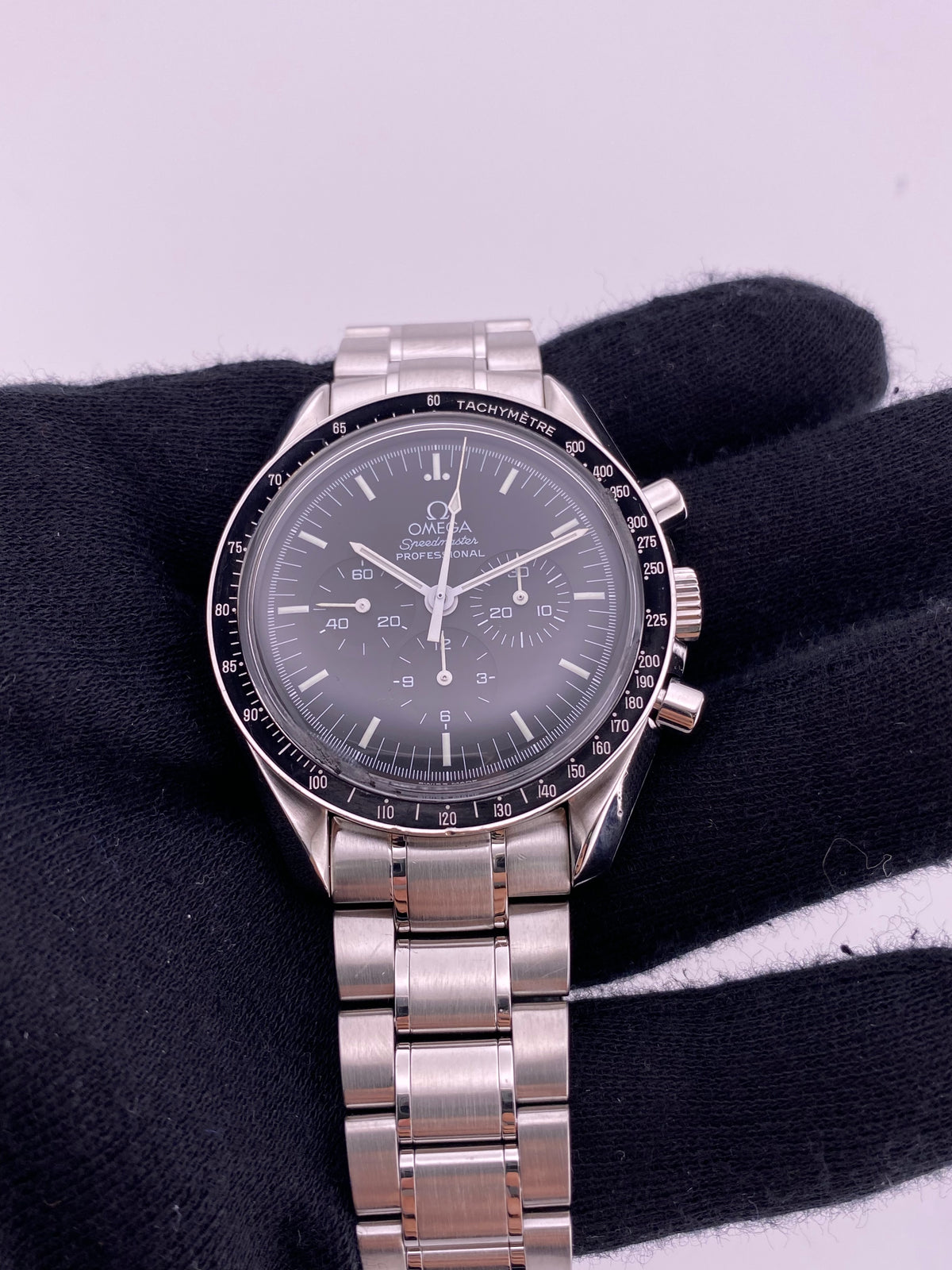 Omega Speedmaster Hesalite Black Dial on Stainless Steel Ref. 3572.5 — view 2