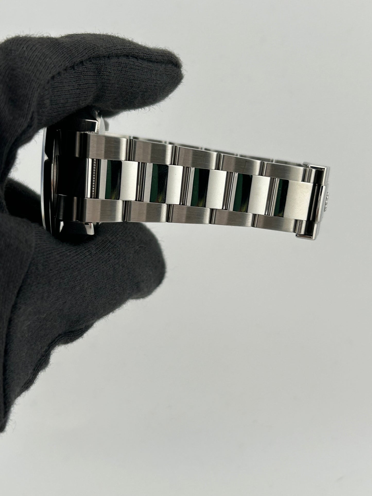 Rolex Milgauss Black Index Dial on Oyster Steel Bracelet Ref. M116400 Card 2022 — view 4
