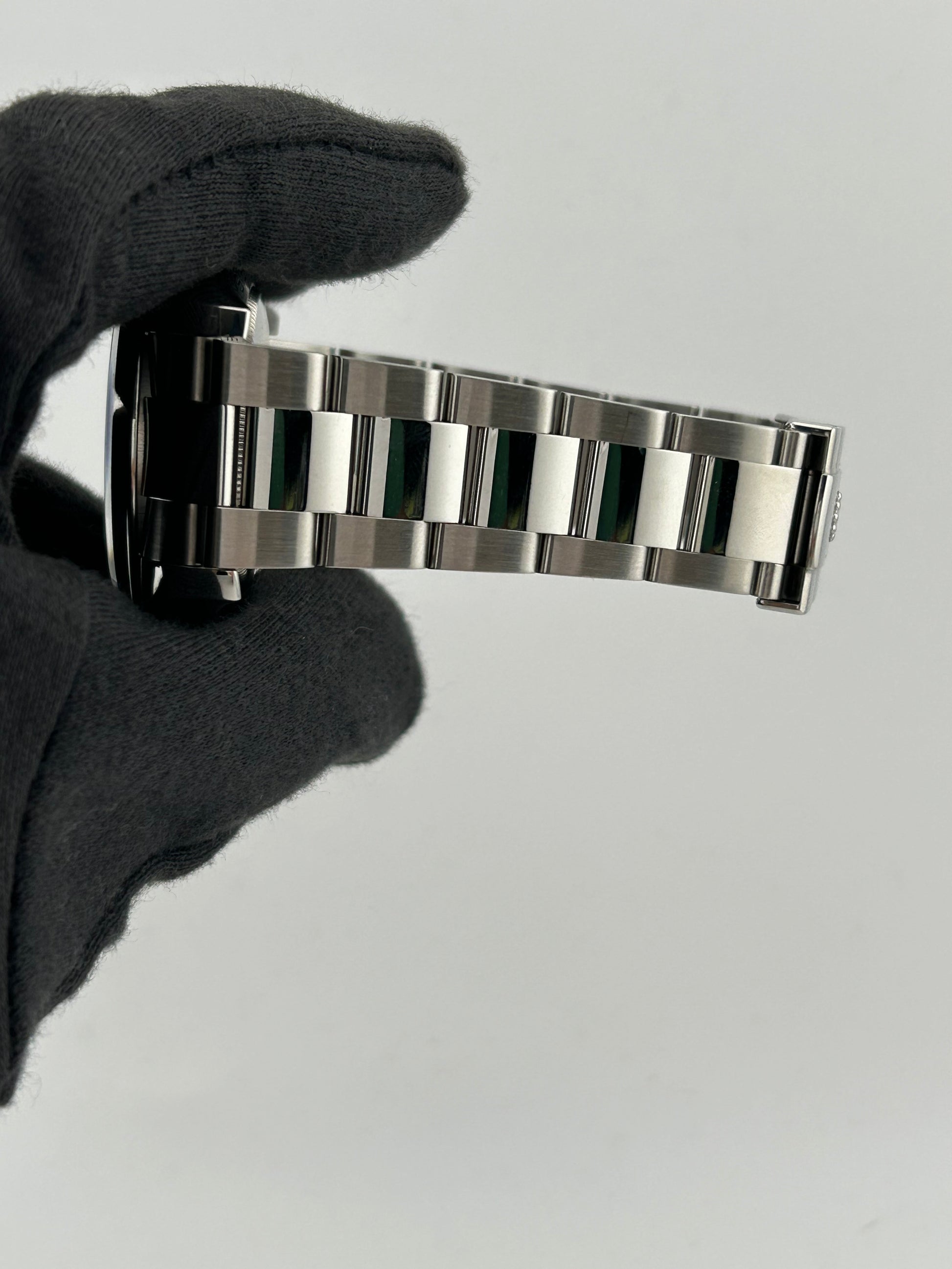 Rolex Milgauss Black Index Dial on Oyster Steel Bracelet Ref. M116400 Card 2022 — view 4