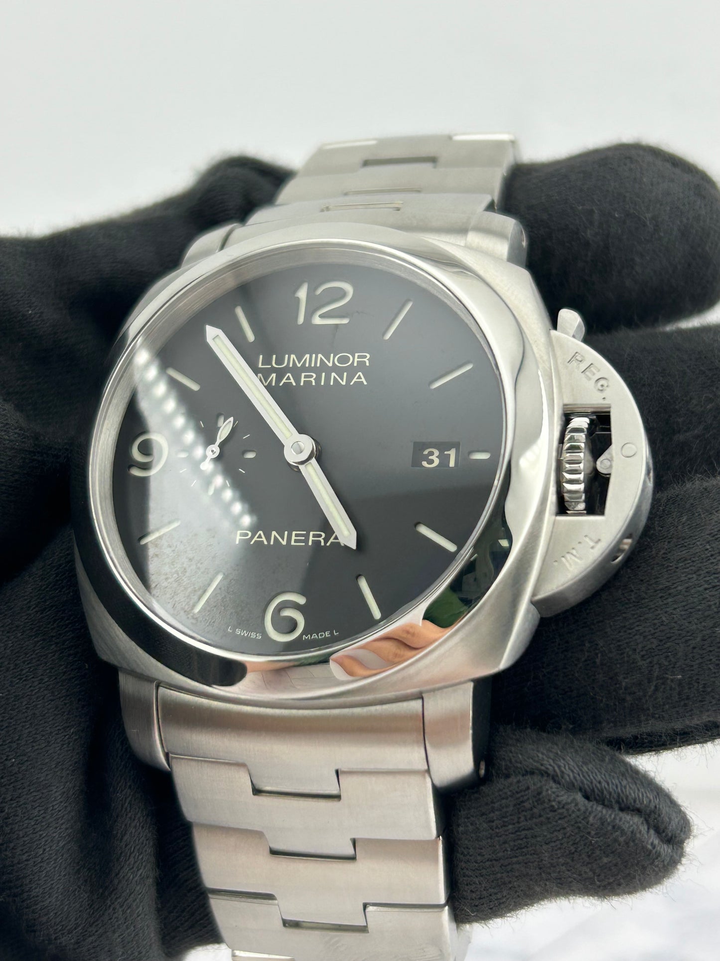 Panerai Panerai Luminor Marina Black Dial on Stainless Steel Bracelet Ref. PAM00328 — view 3