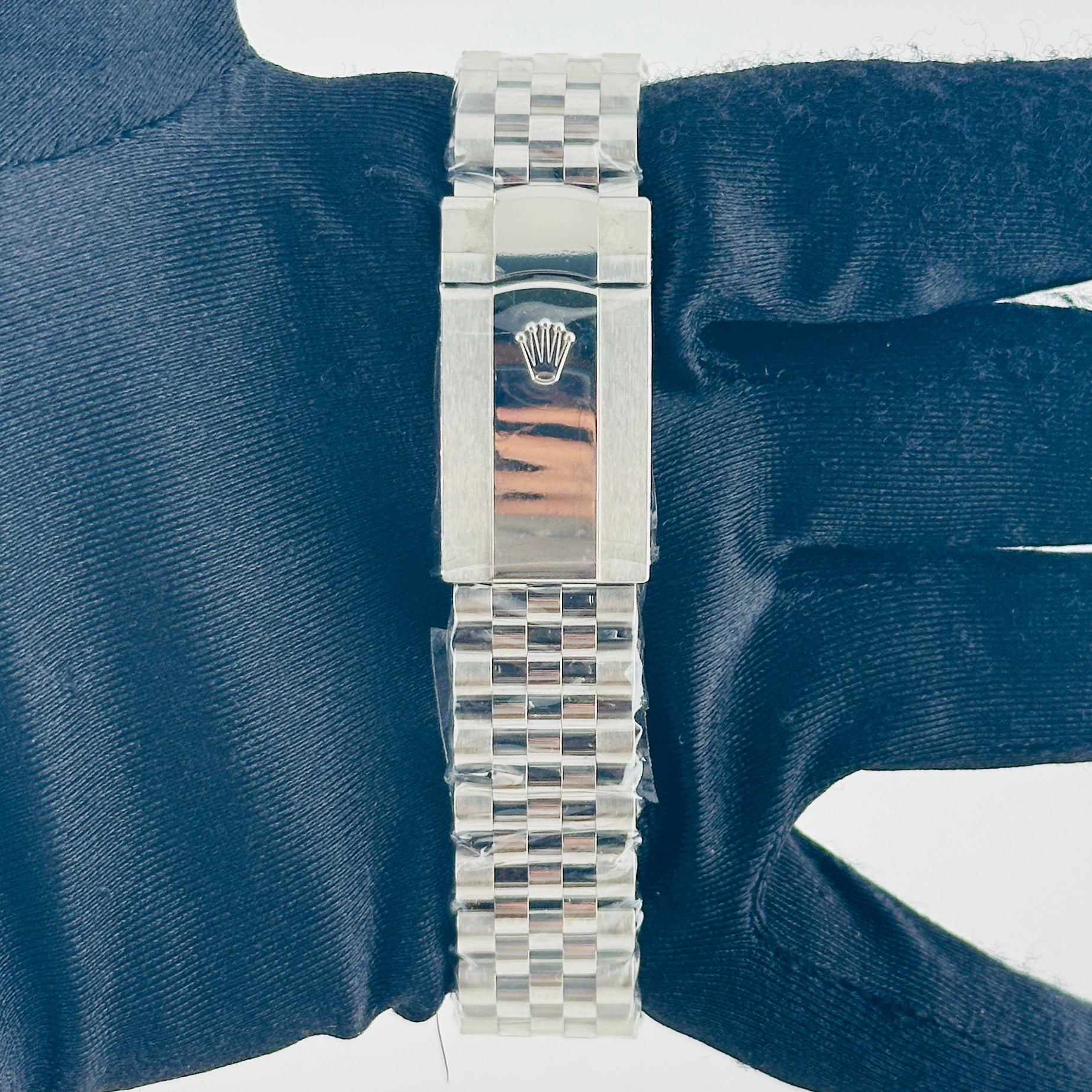 Rolex Datejust Silver Index Dial on D Link Jubilee Bracelet Ref. 126334 Card 2023 — view 4