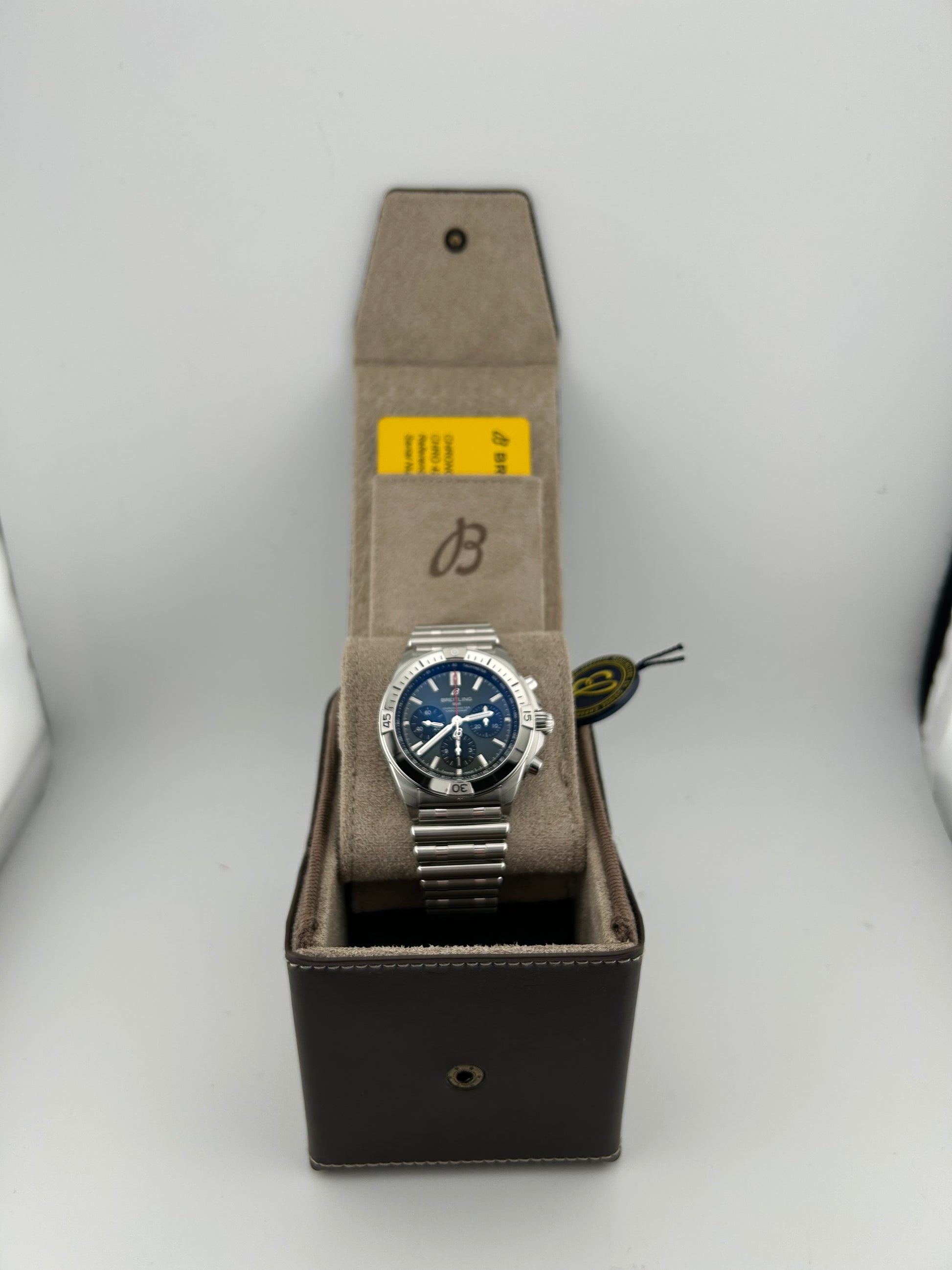 Breitling Chronomat B01 Green Dial on Bracelet Ref. AB0134101L1A1 Complete Open Date — view 8