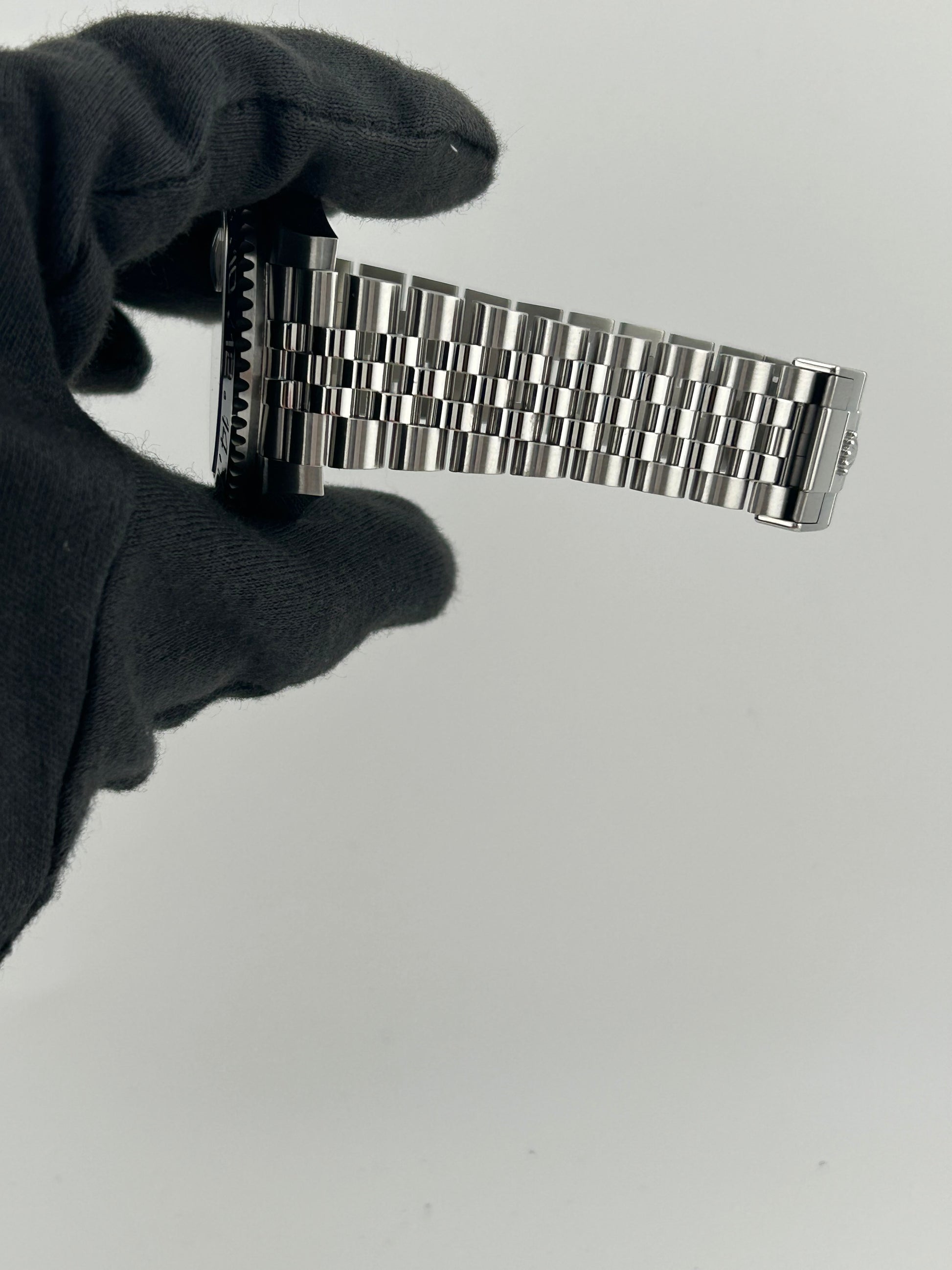 Rolex GMT-Master II Batgirl Black Dial on Jubilee Ref. 126710BLNR Card 2022 — view 5